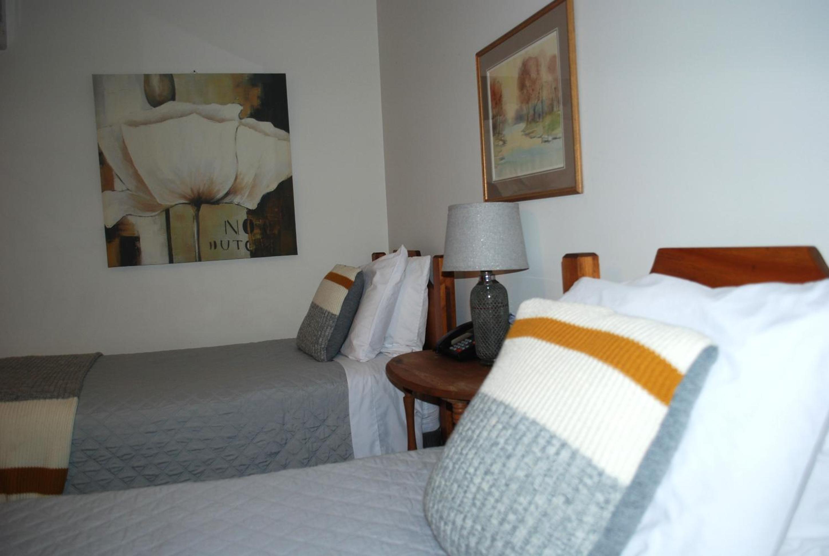 Standard Twin Room - Photo 1