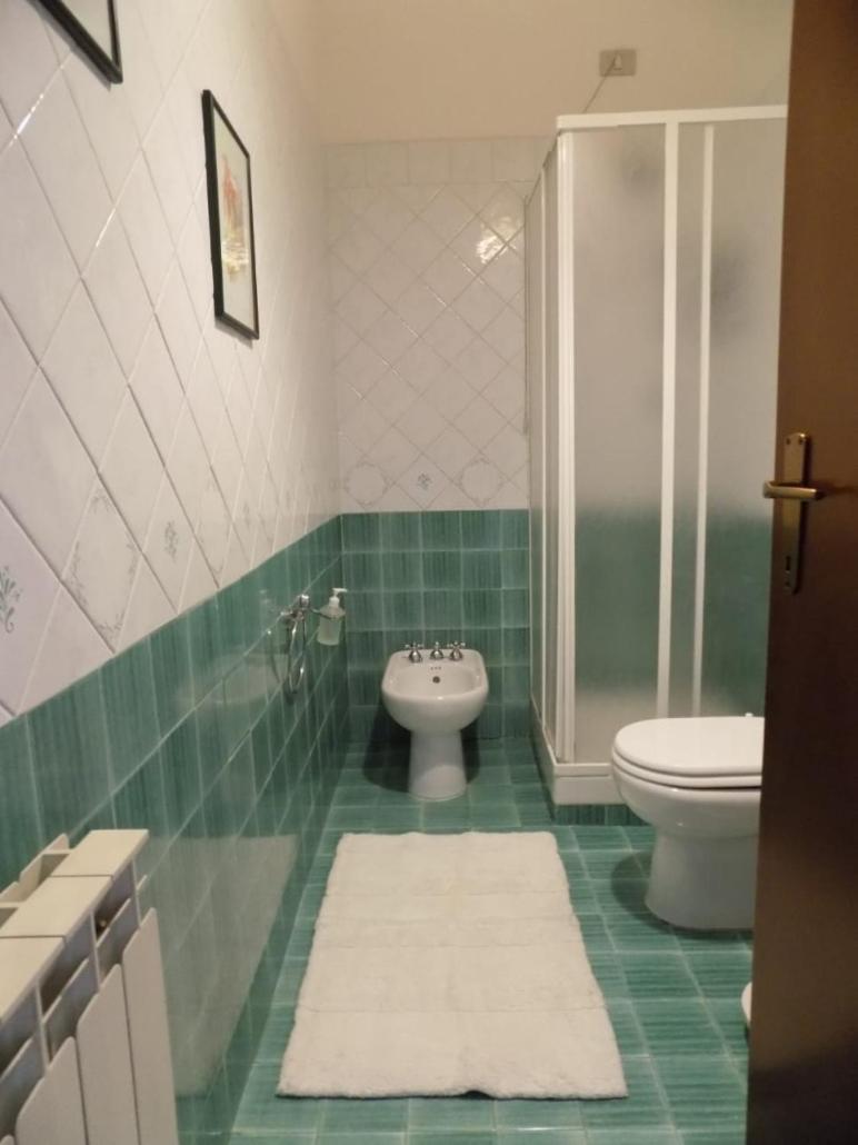 One-Bedroom House - Photo 28