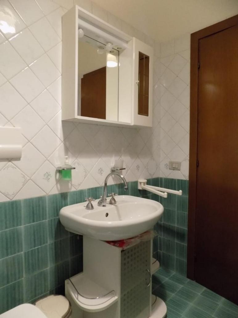 One-Bedroom House - Photo 15