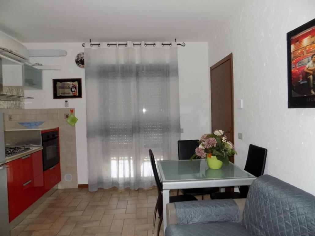 One-Bedroom House - Photo 13