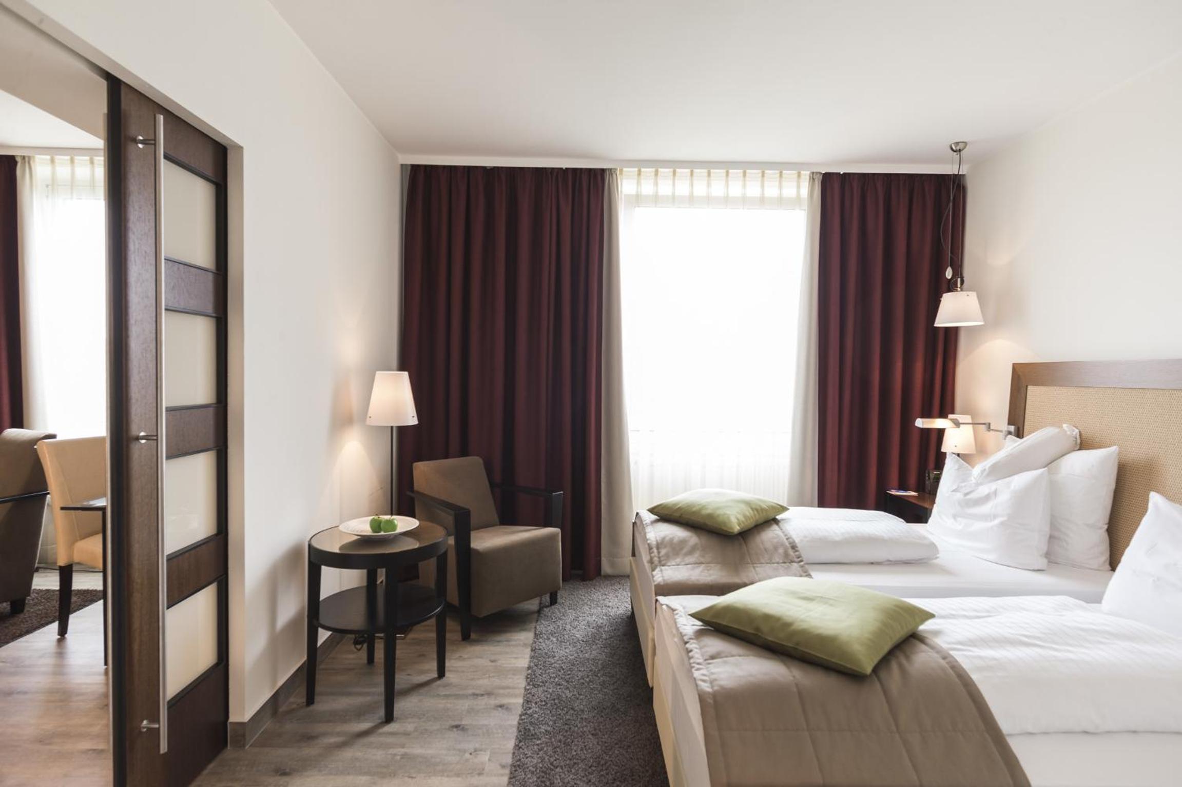 Suite - Photo 1