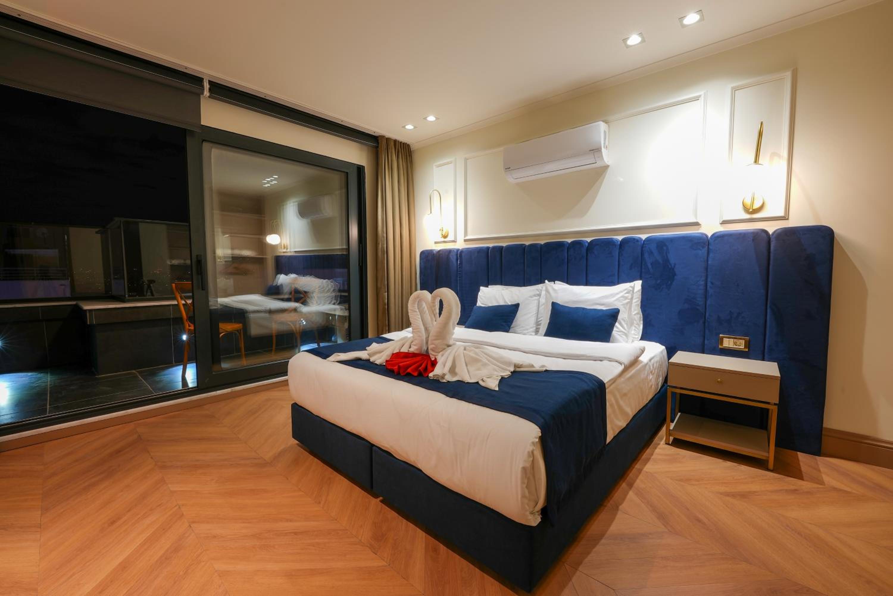 Suite with Spa Bath photo 3