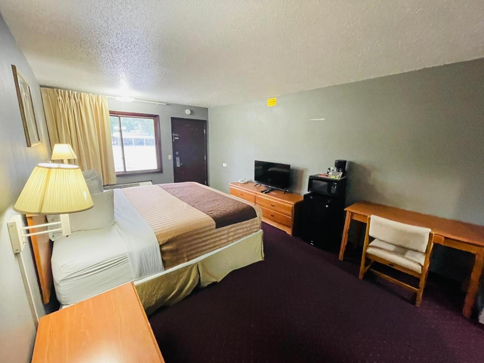 Deluxe King Room photo 2