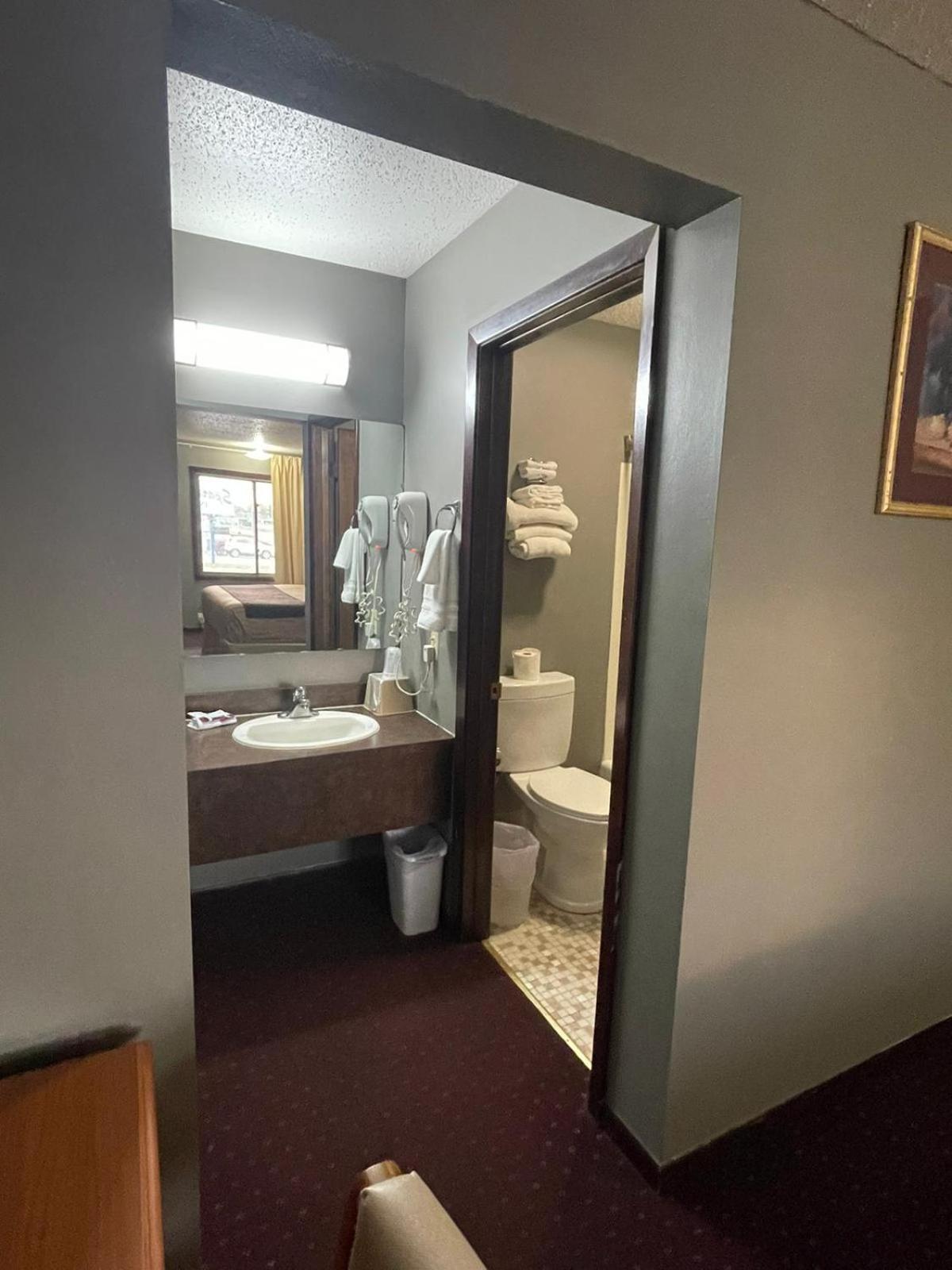 Deluxe King Room photo 3