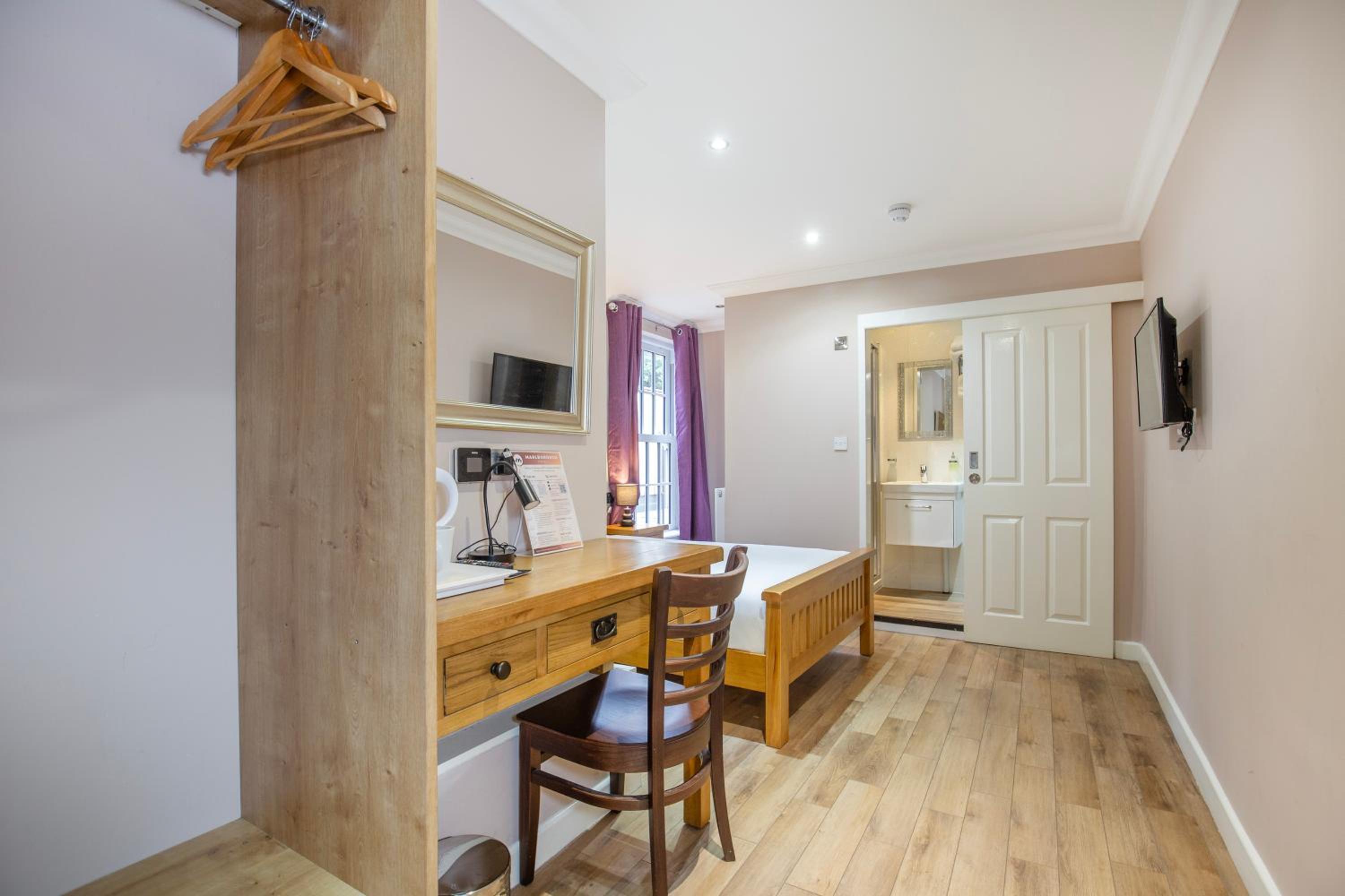 Double Room - Photo 9