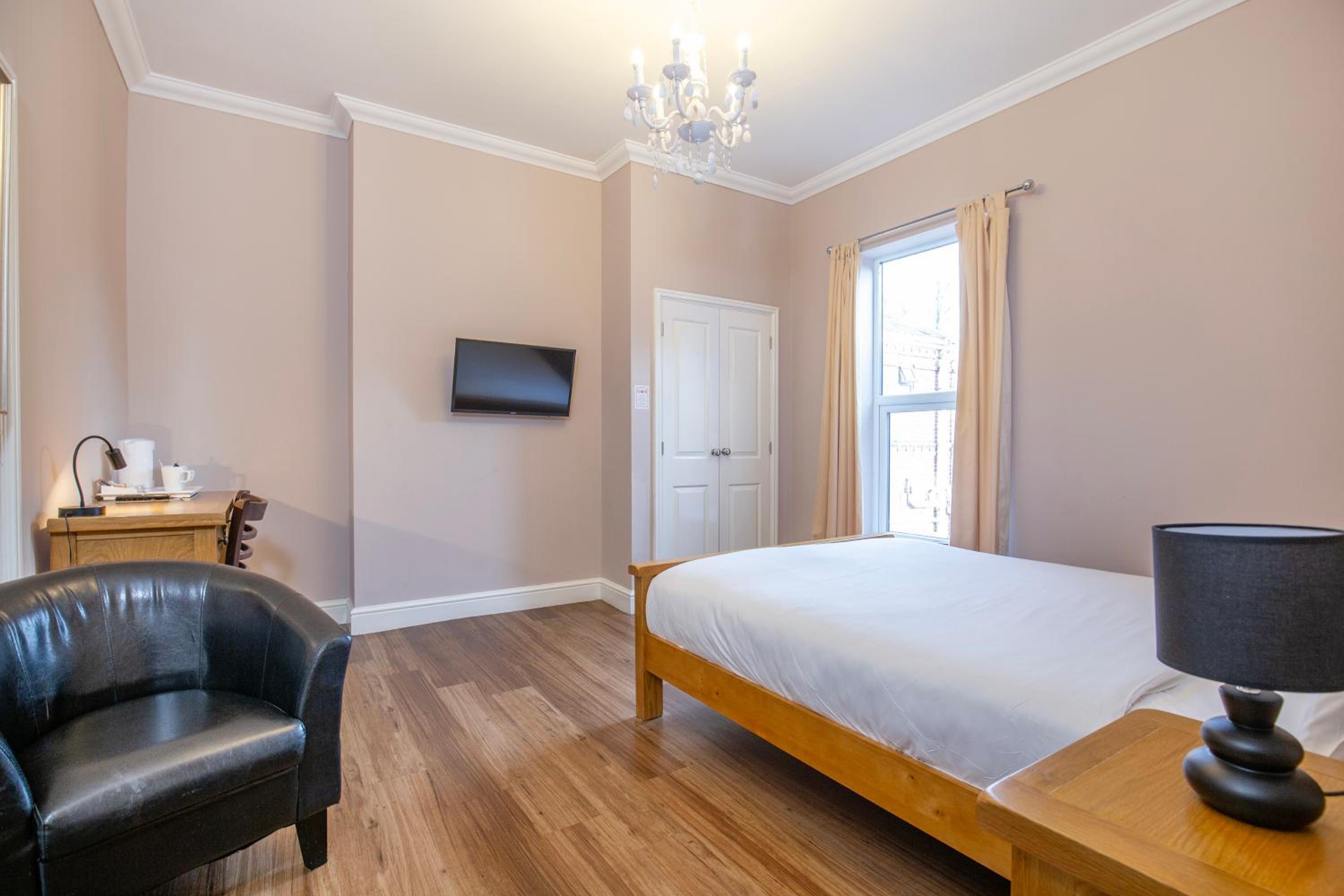 Double Room - Photo 5
