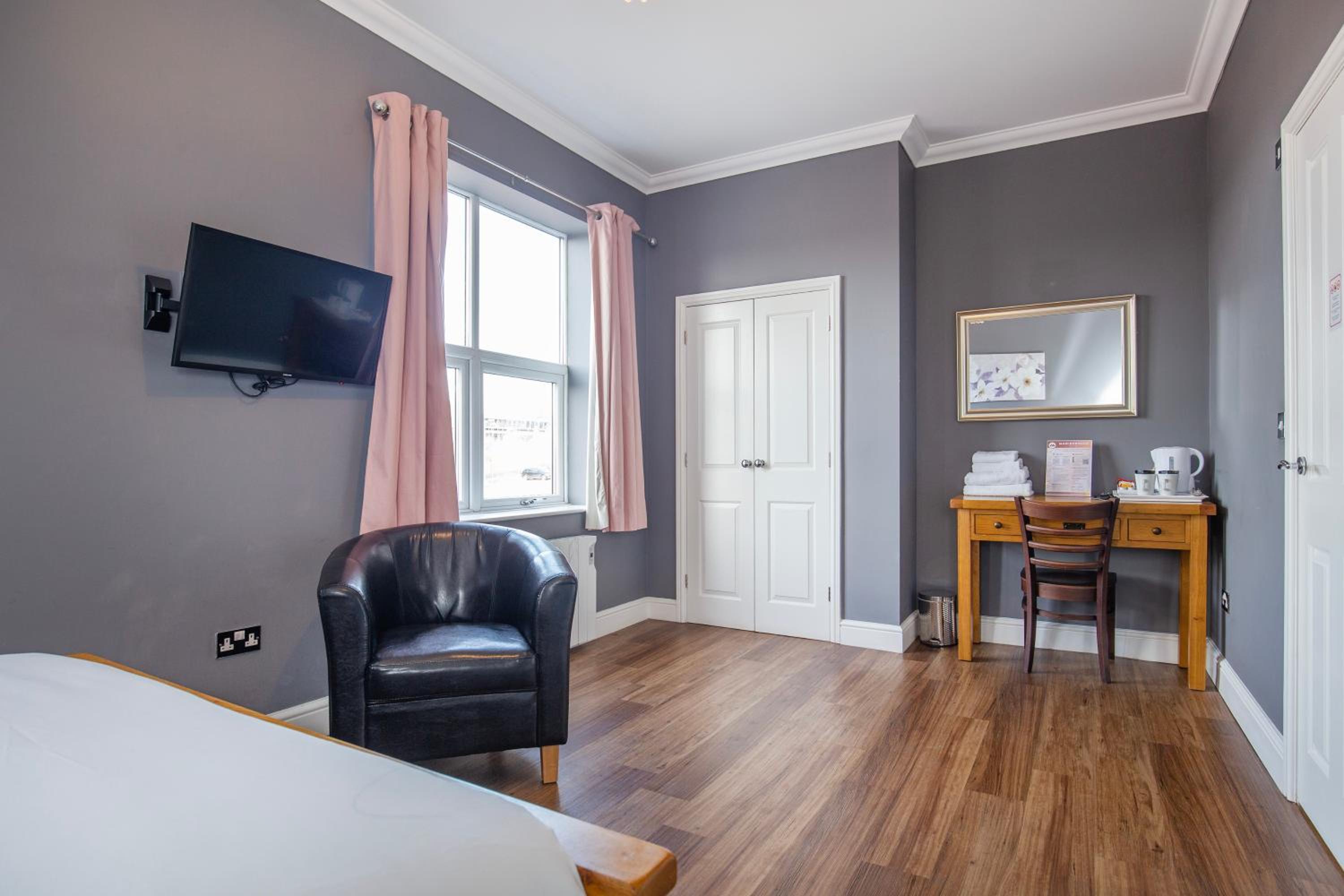 Double Room - Photo 2