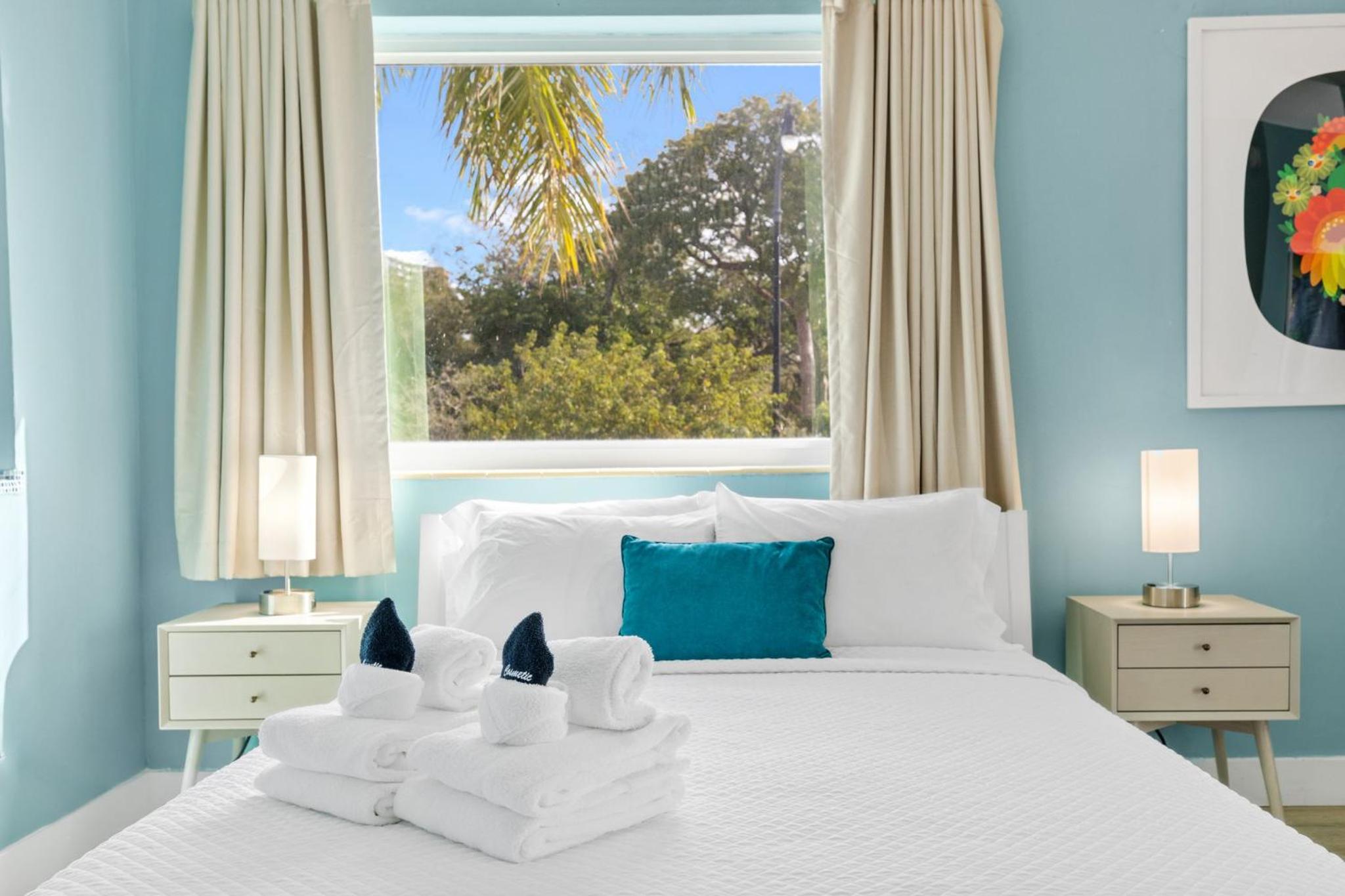 Deluxe Queen Suite photo 1