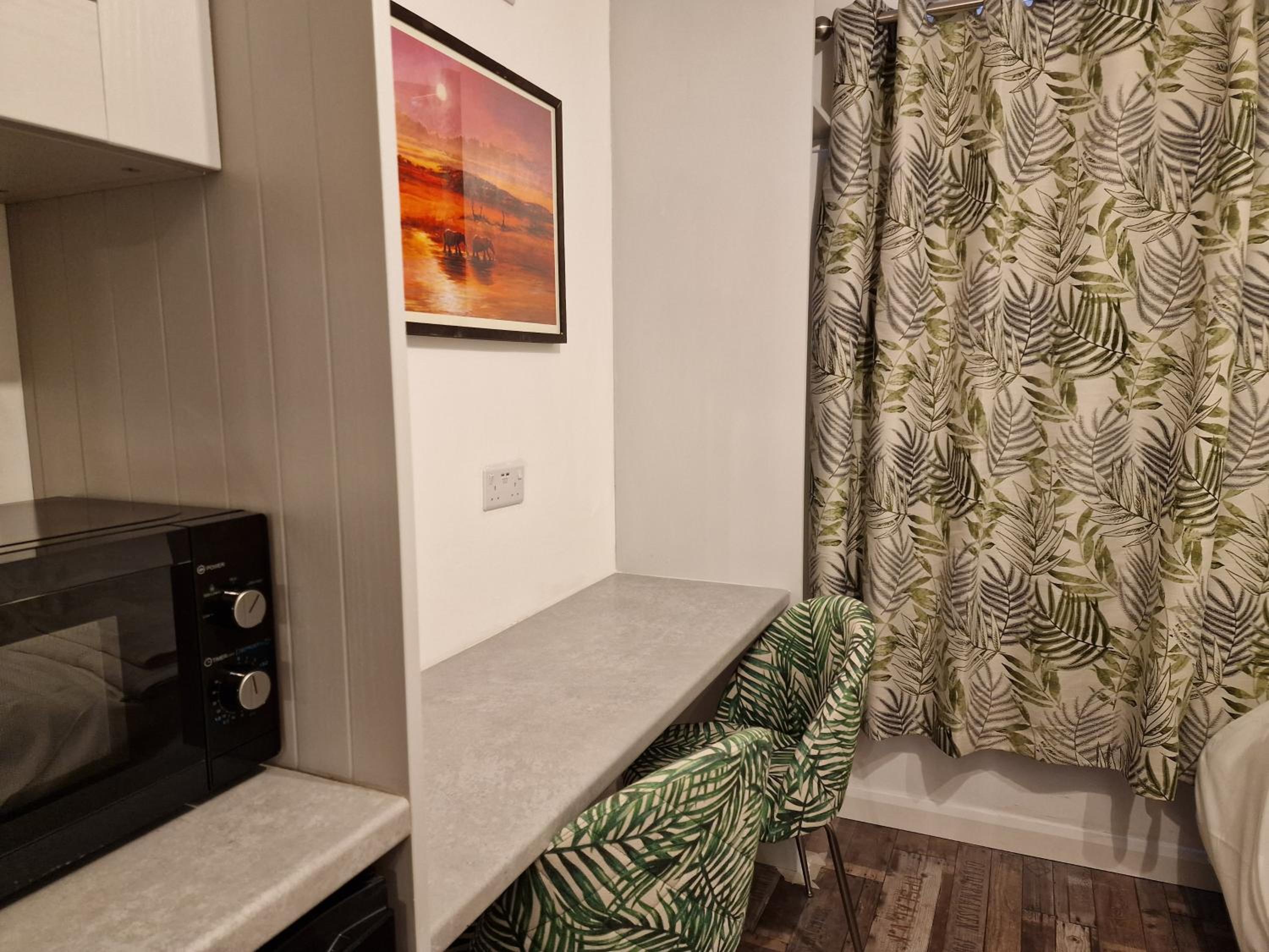 One-Bedroom Apartment photo 2