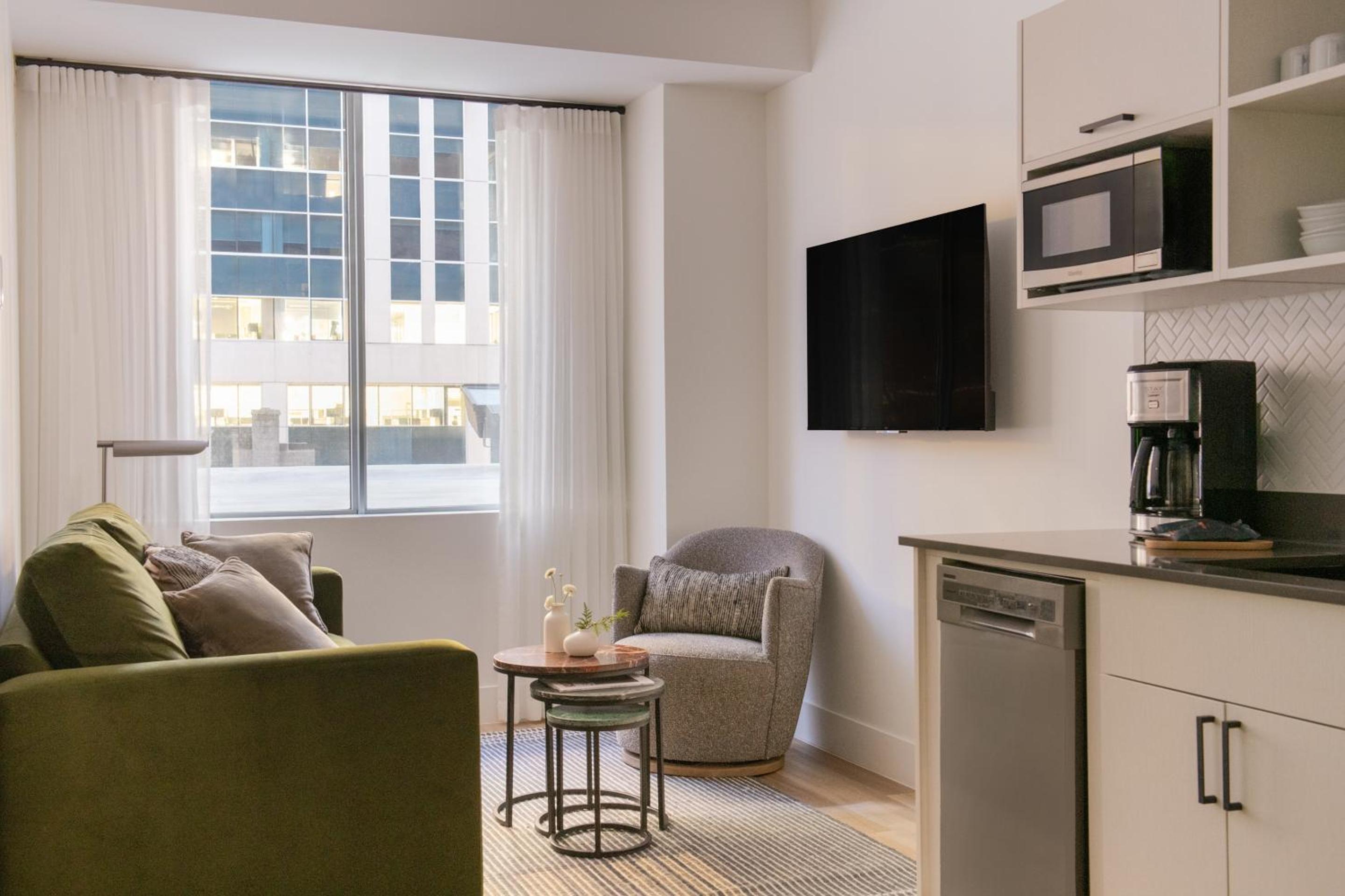 Two-Bedroom Deluxe Apartment photo 1