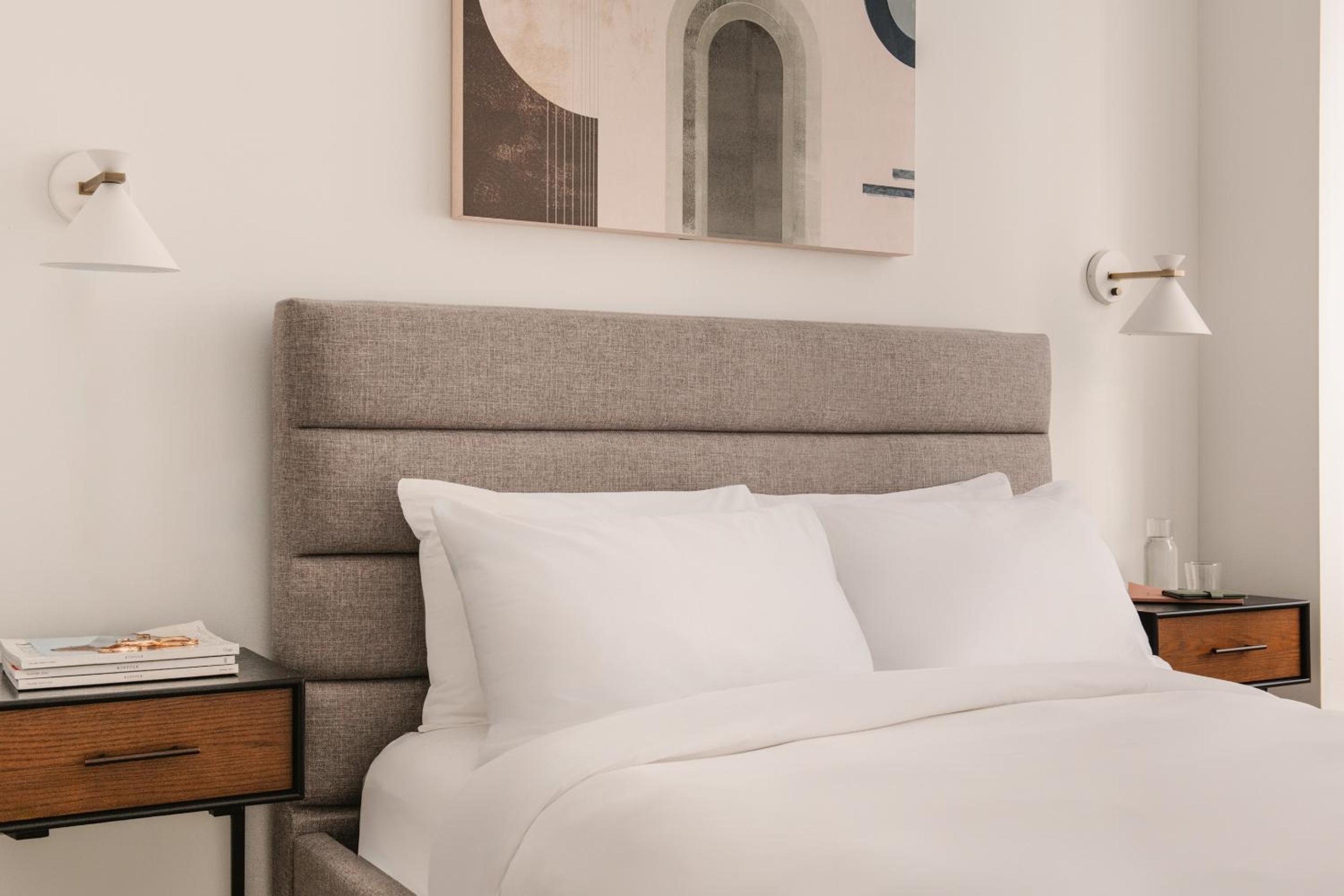 Studio Apartment With Queen Bed photo 1
