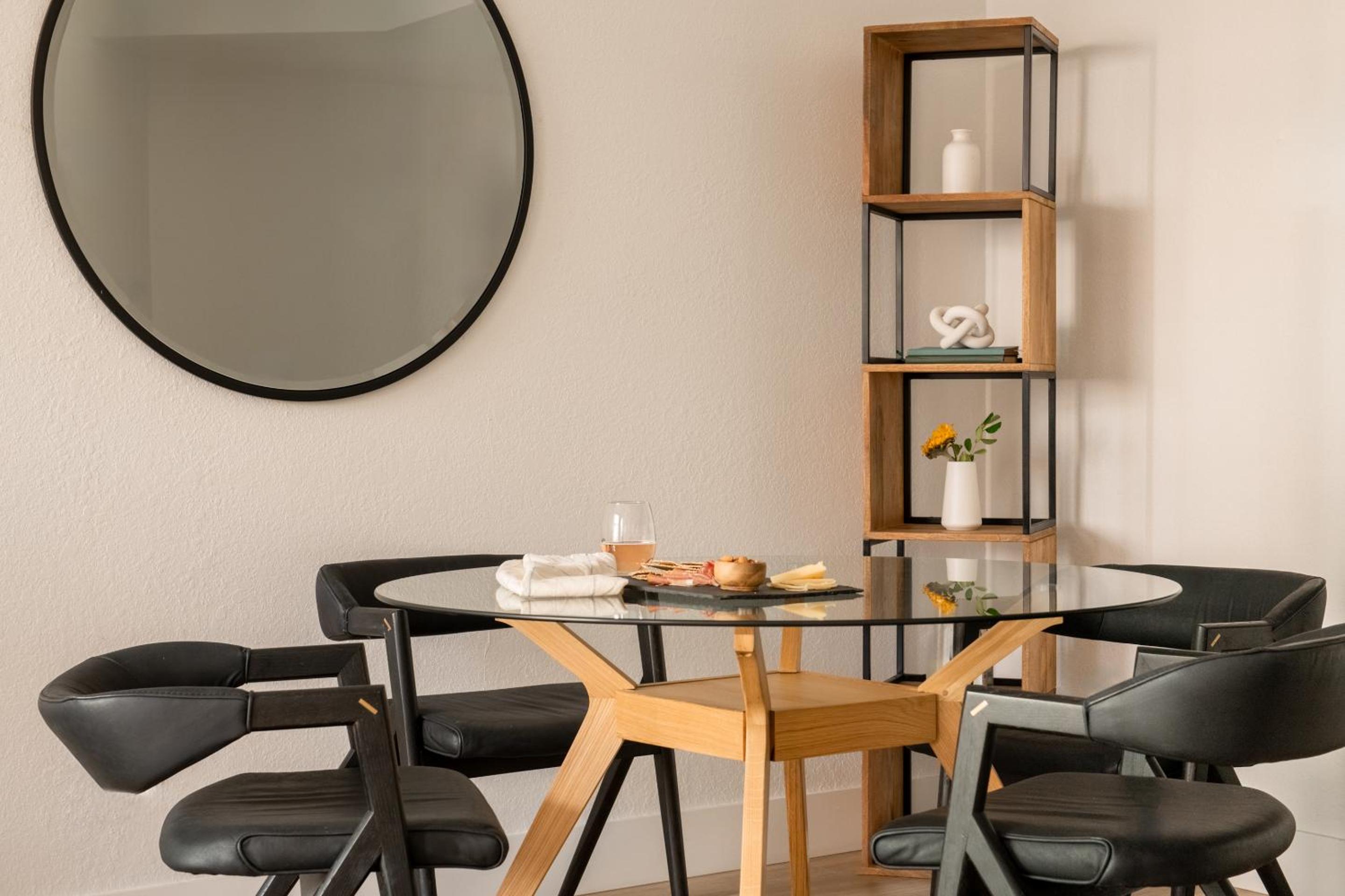 One-Bedroom Apartment With Balcony photo 2