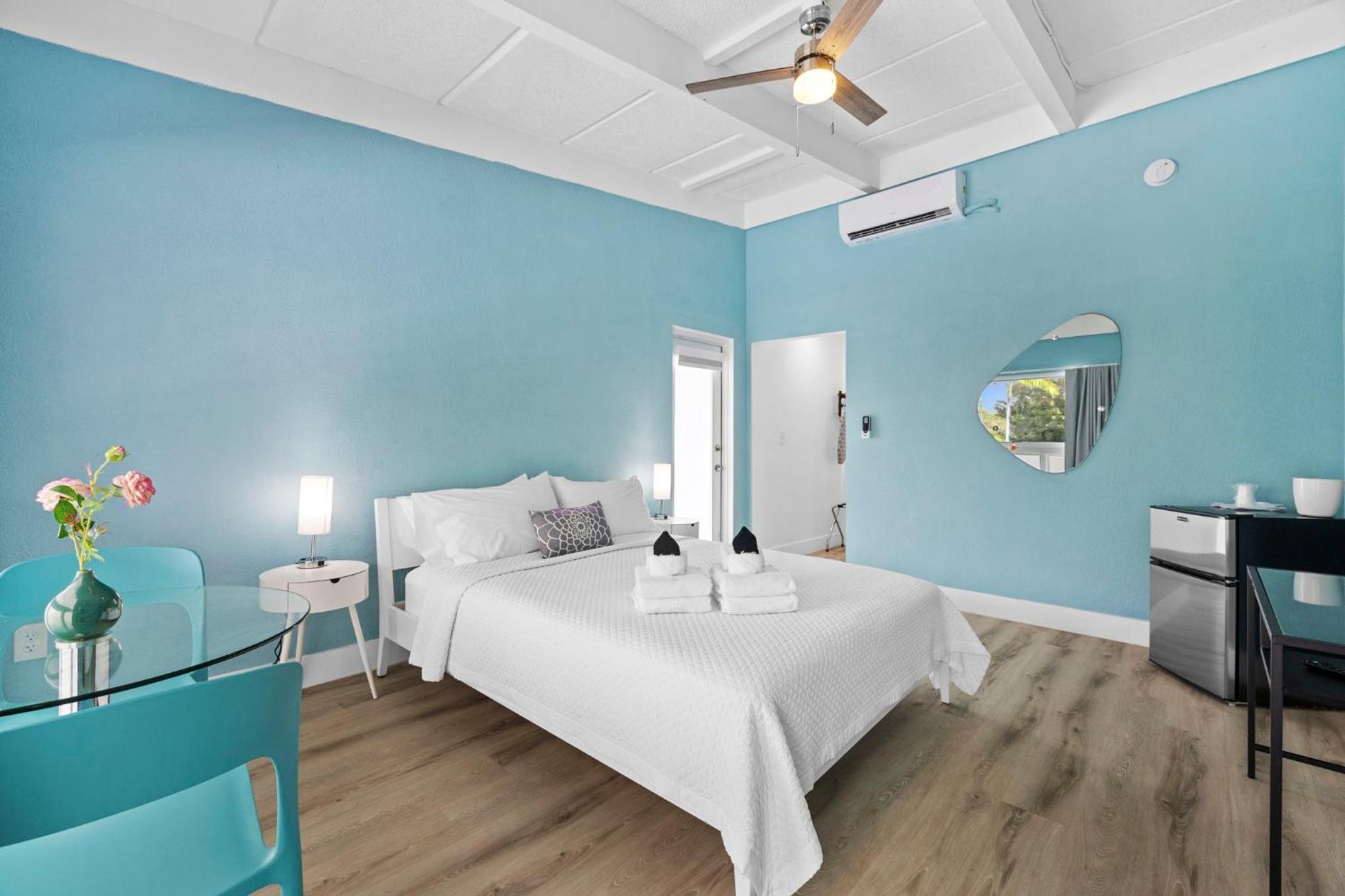 Queen Room with Pool View photo 1