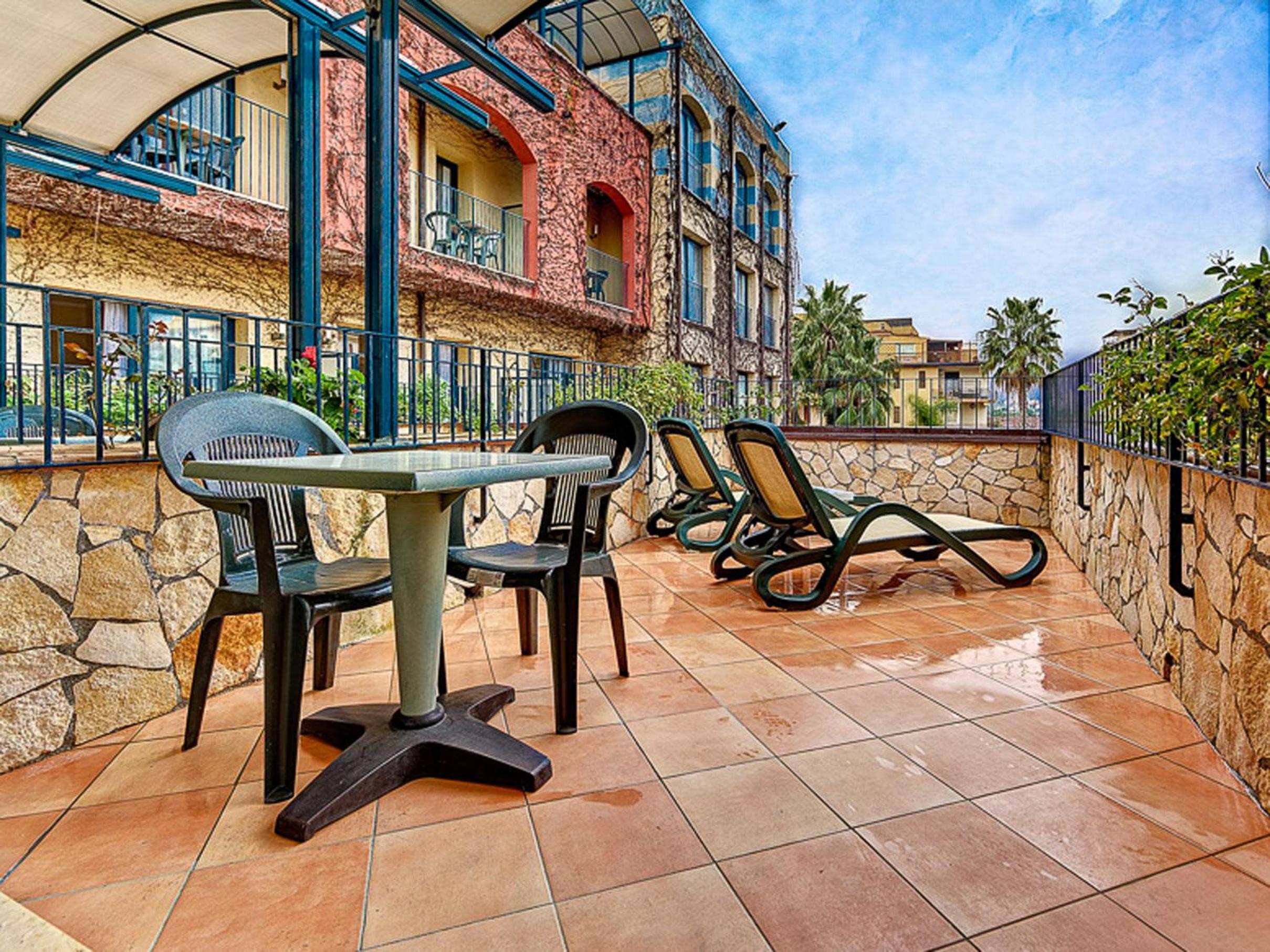 Deluxe Quadruple Room with Balcony - Photo 5