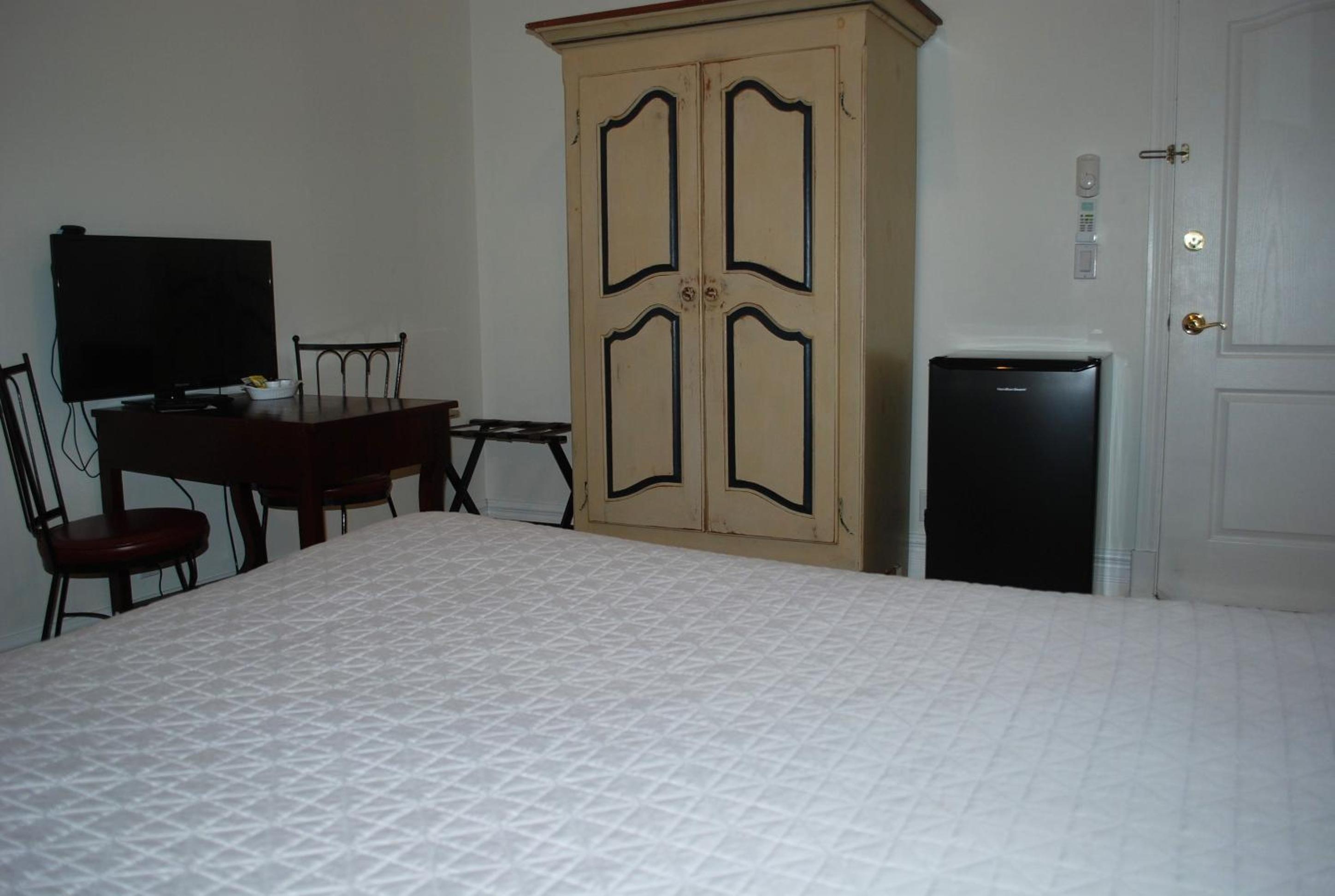 Standard Double Room - Photo 2