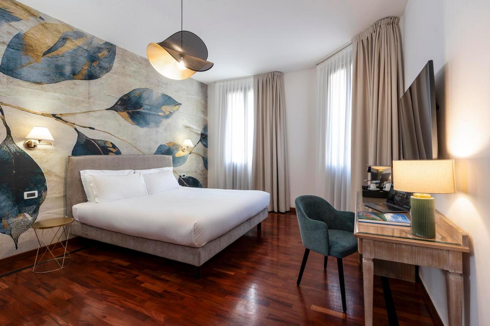 Deluxe Double Room - Photo 1