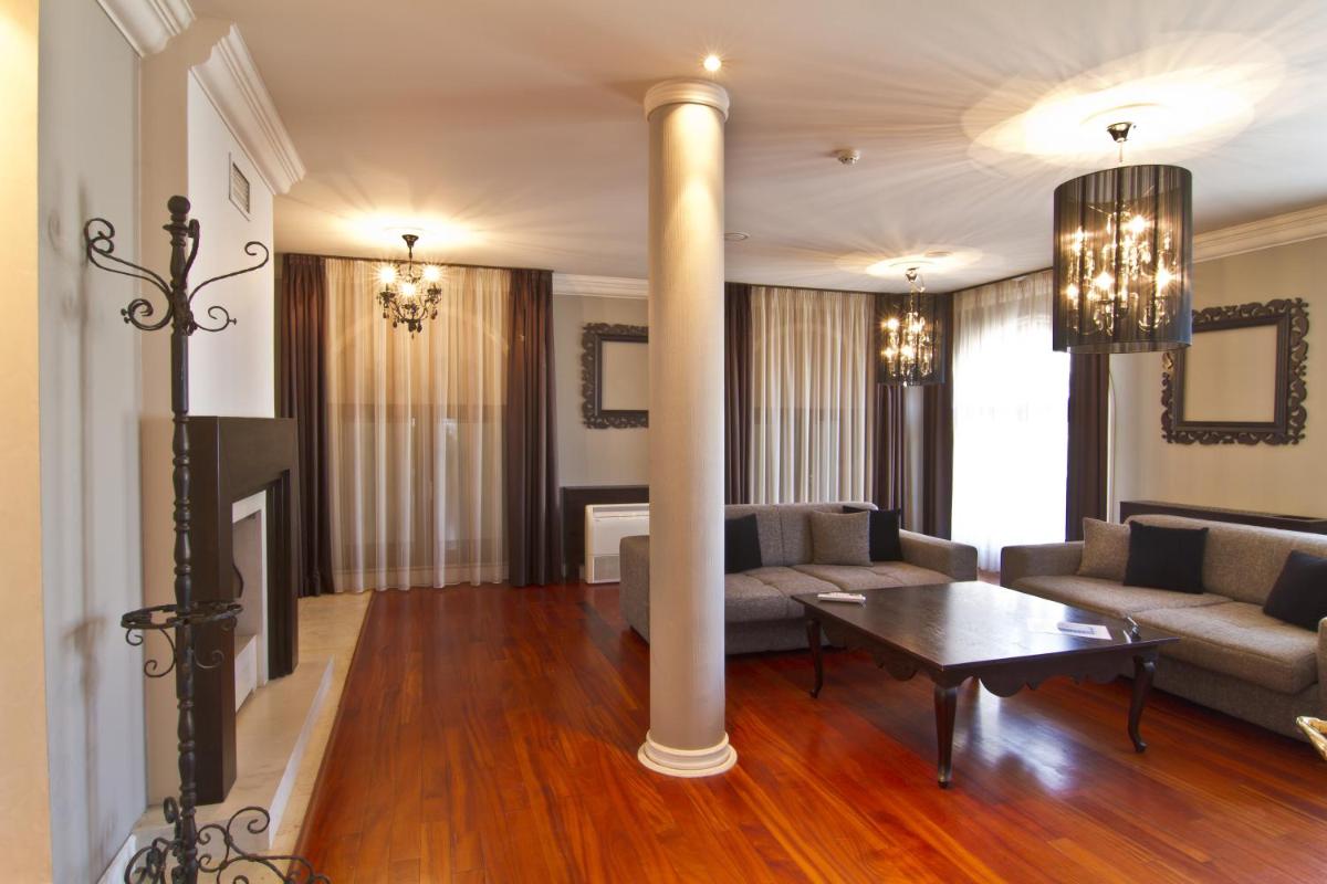 One-Bedroom Apartment (3 Adults) with Park View