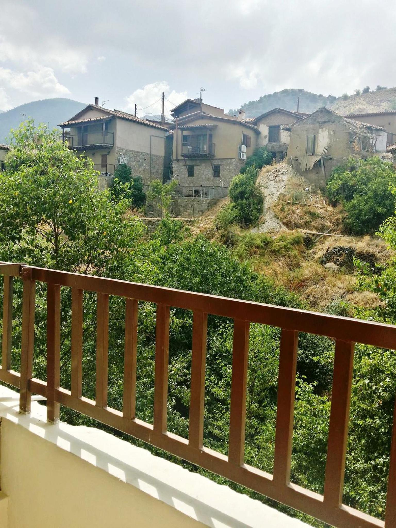 Double Room with Mountain View ( 2 Adults + 1 Child ) - Photo 8