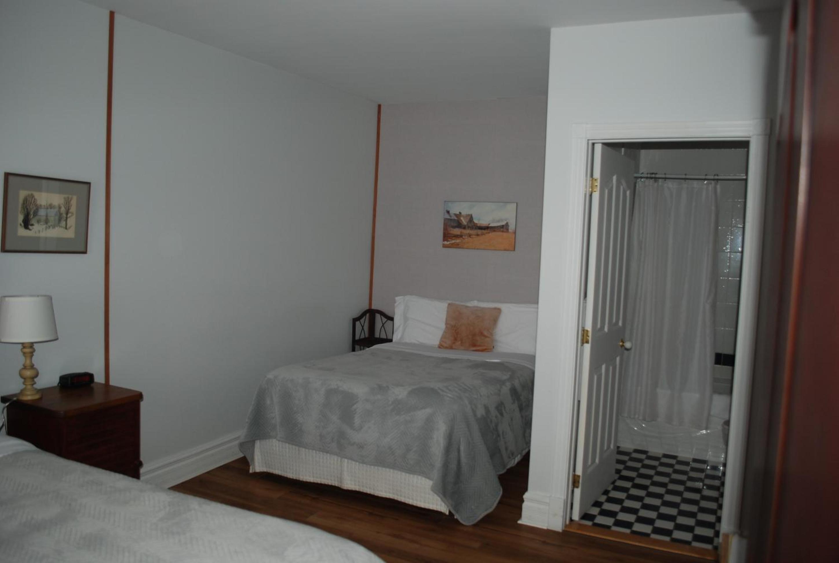 Standard Quadruple Room - Photo 6