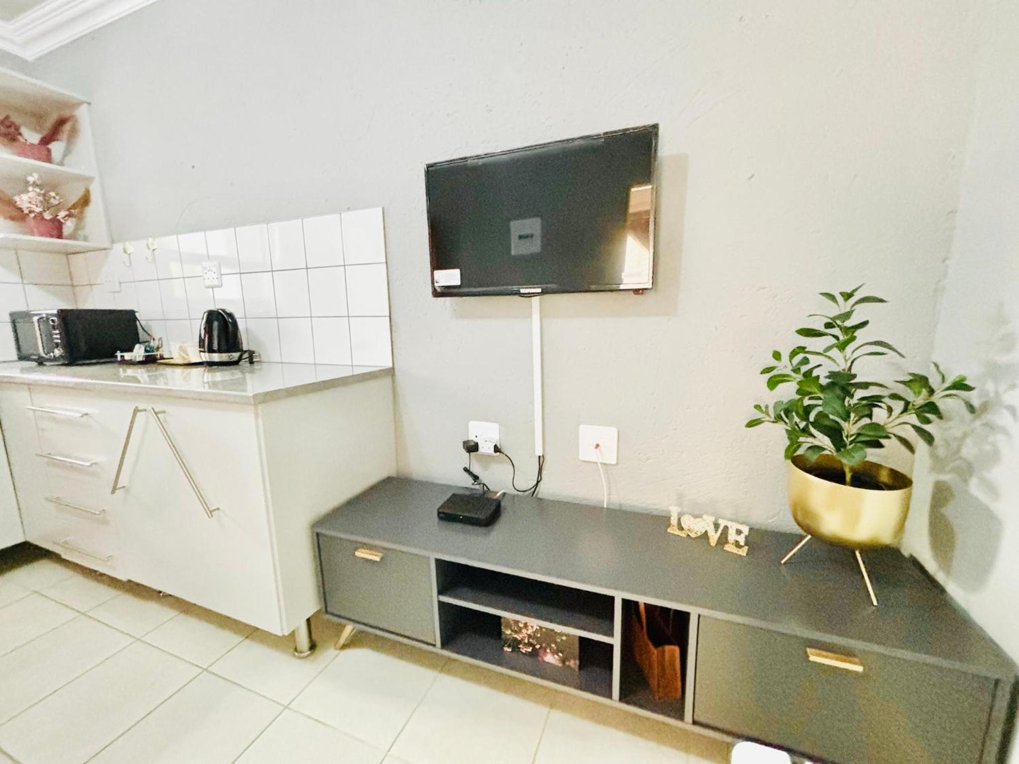 Family Room with Shower photo 2