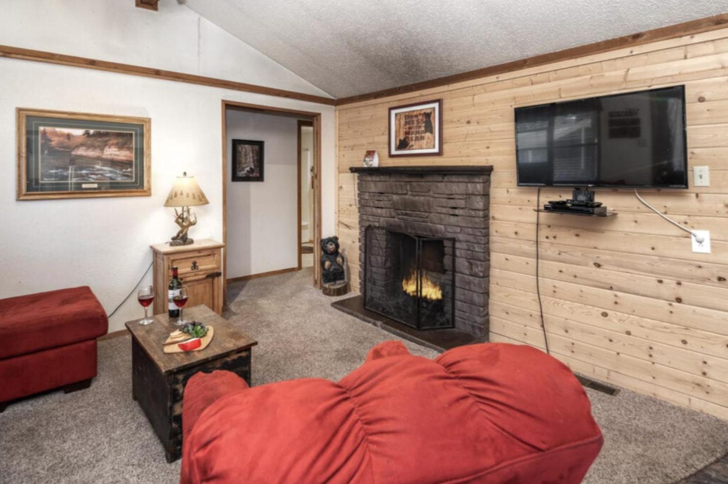 Two Bedroom Cabin (Mama Bear) photo 1