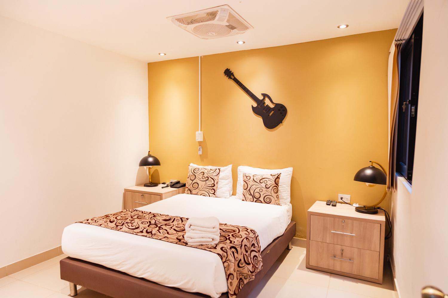 One-Bedroom Apartment with Fan photo 2