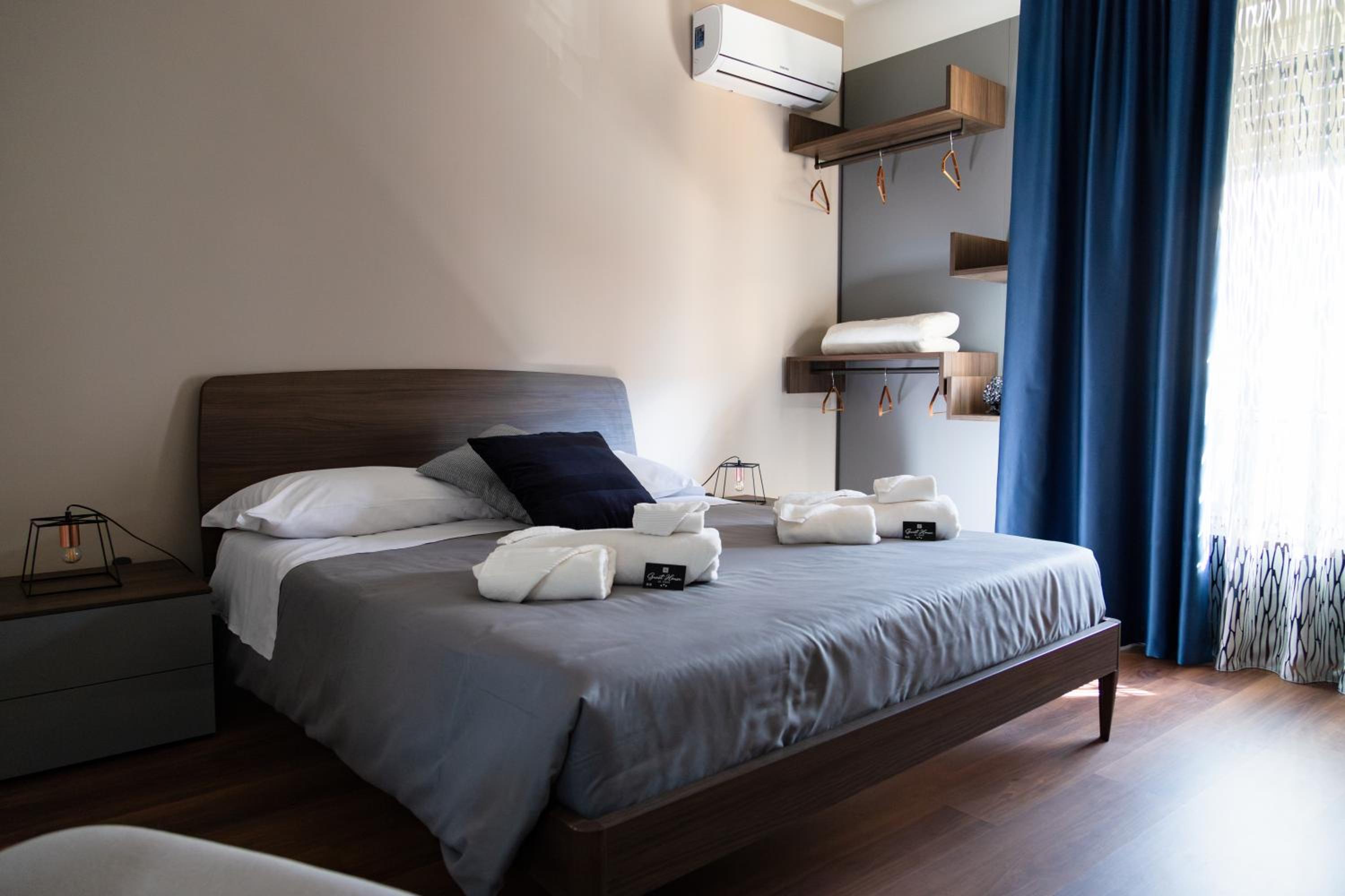 Double Room with Private Bathroom - Photo 8