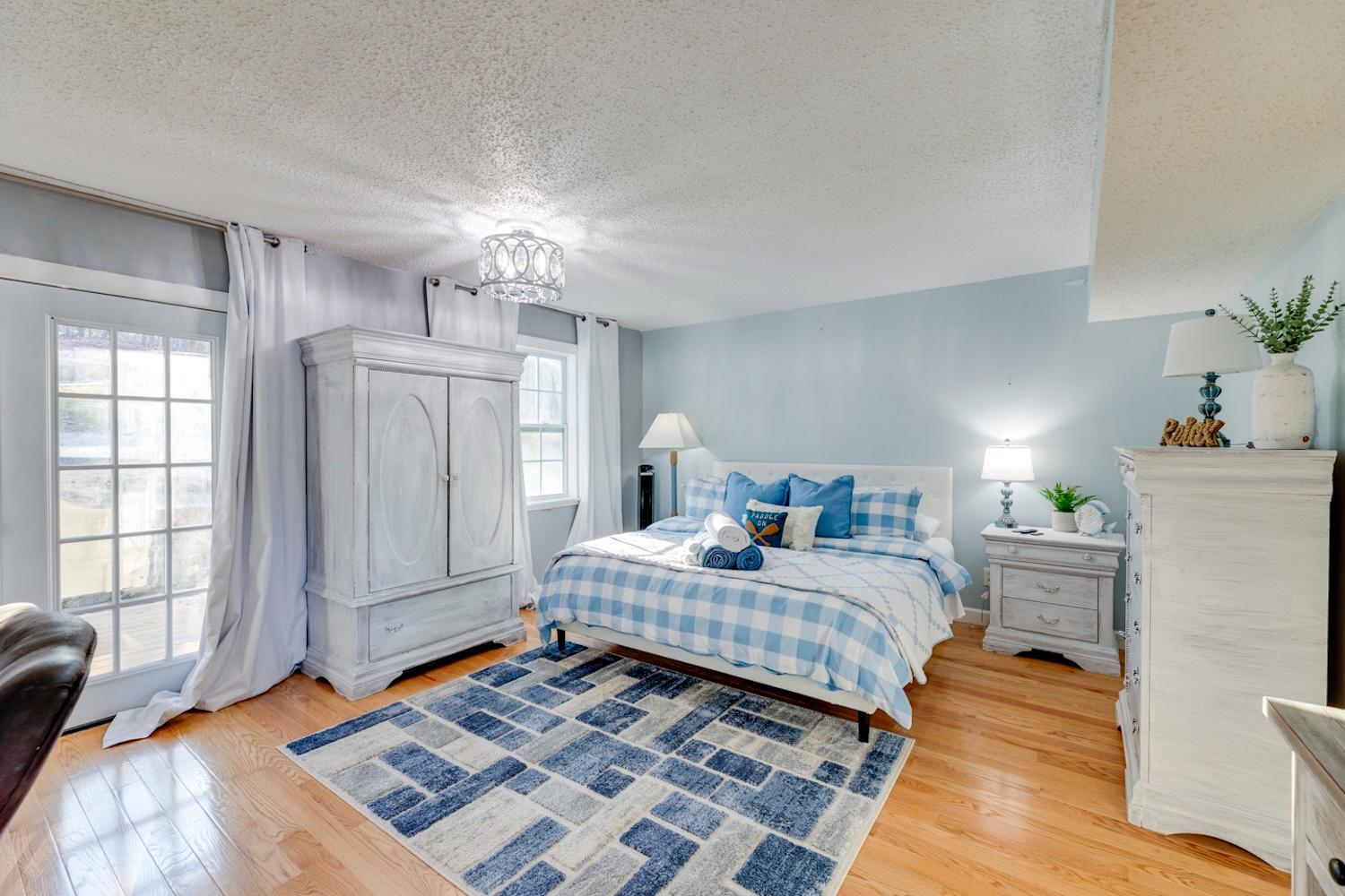 Four-Bedroom House photo 3