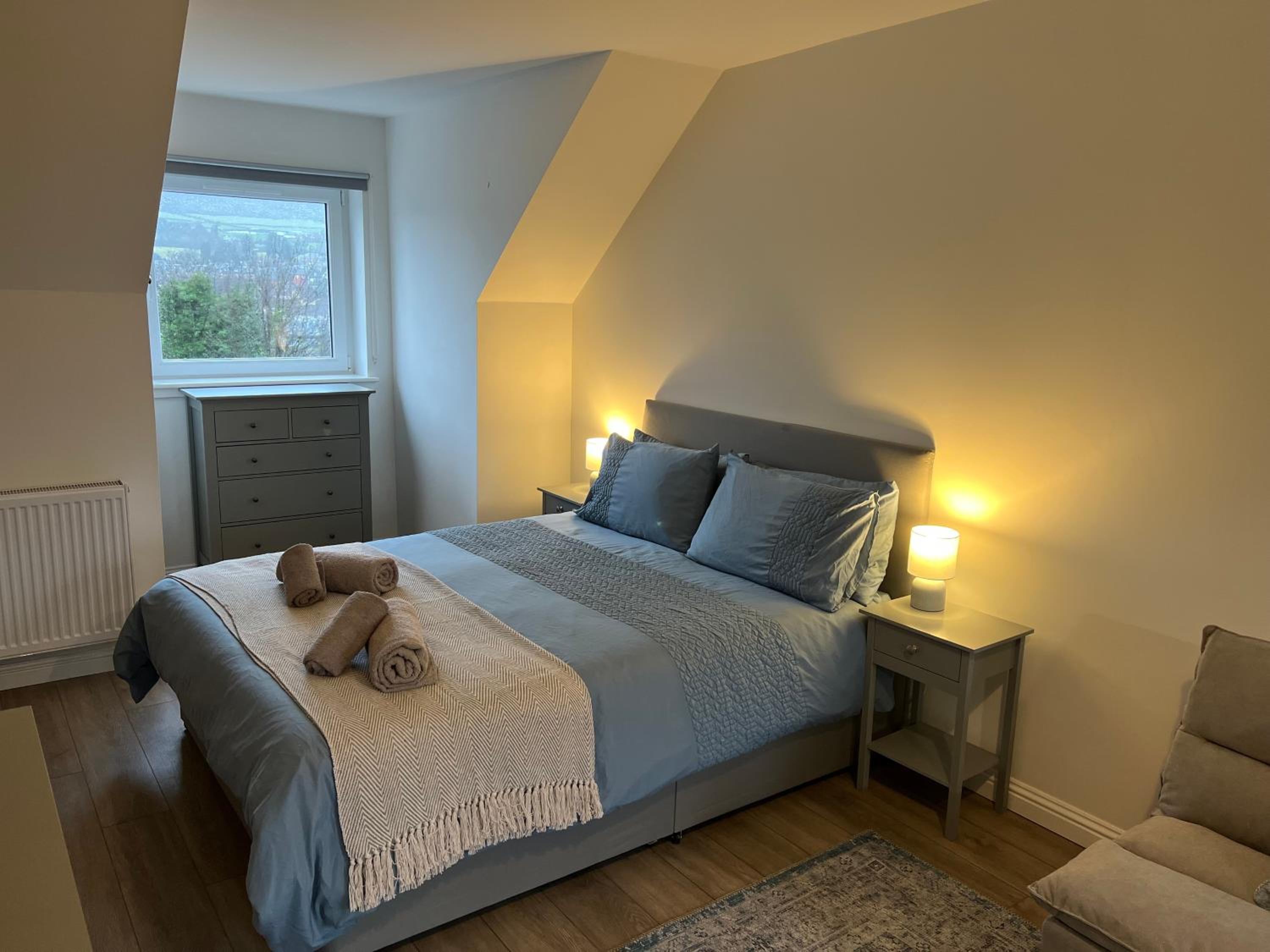 Three-Bedroom House photo 3