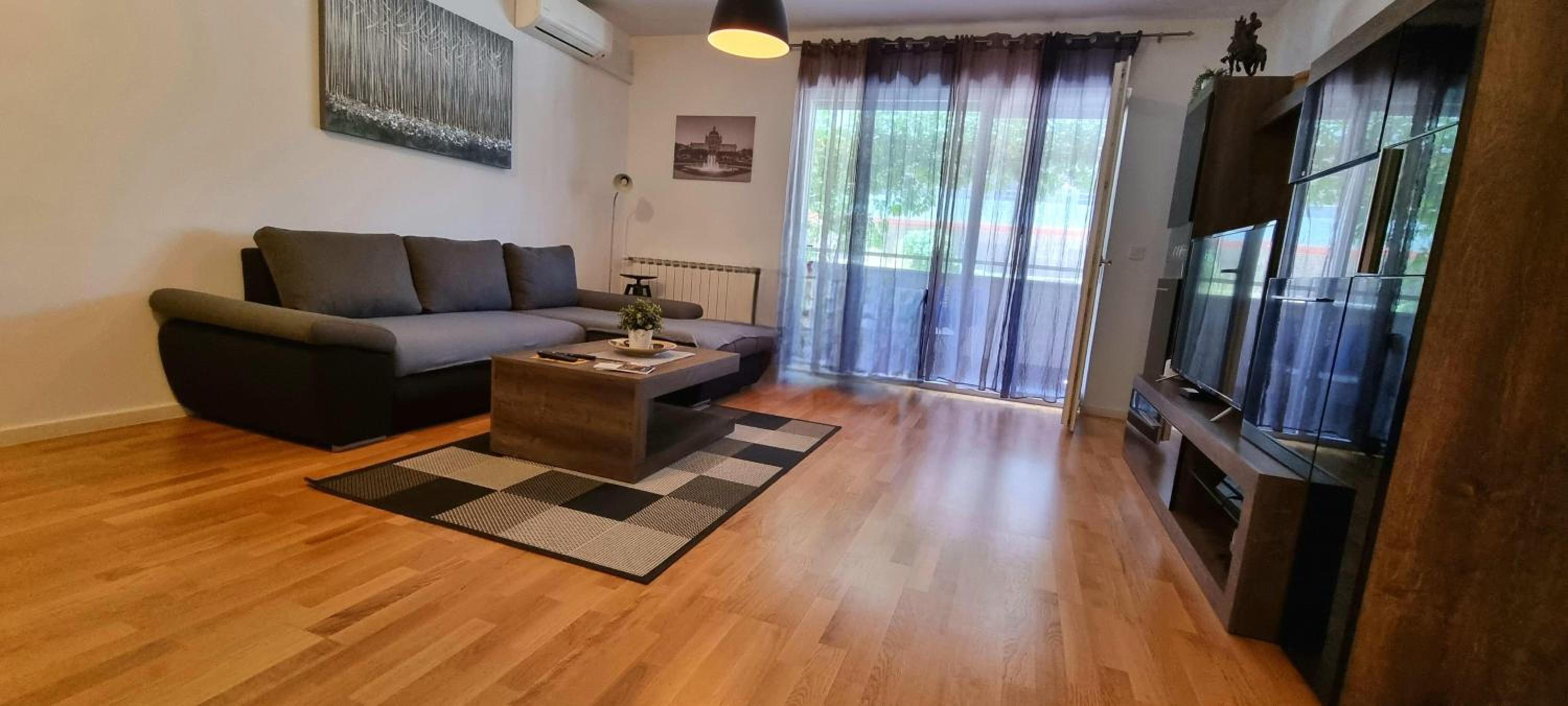 One-Bedroom Apartment - Photo 1