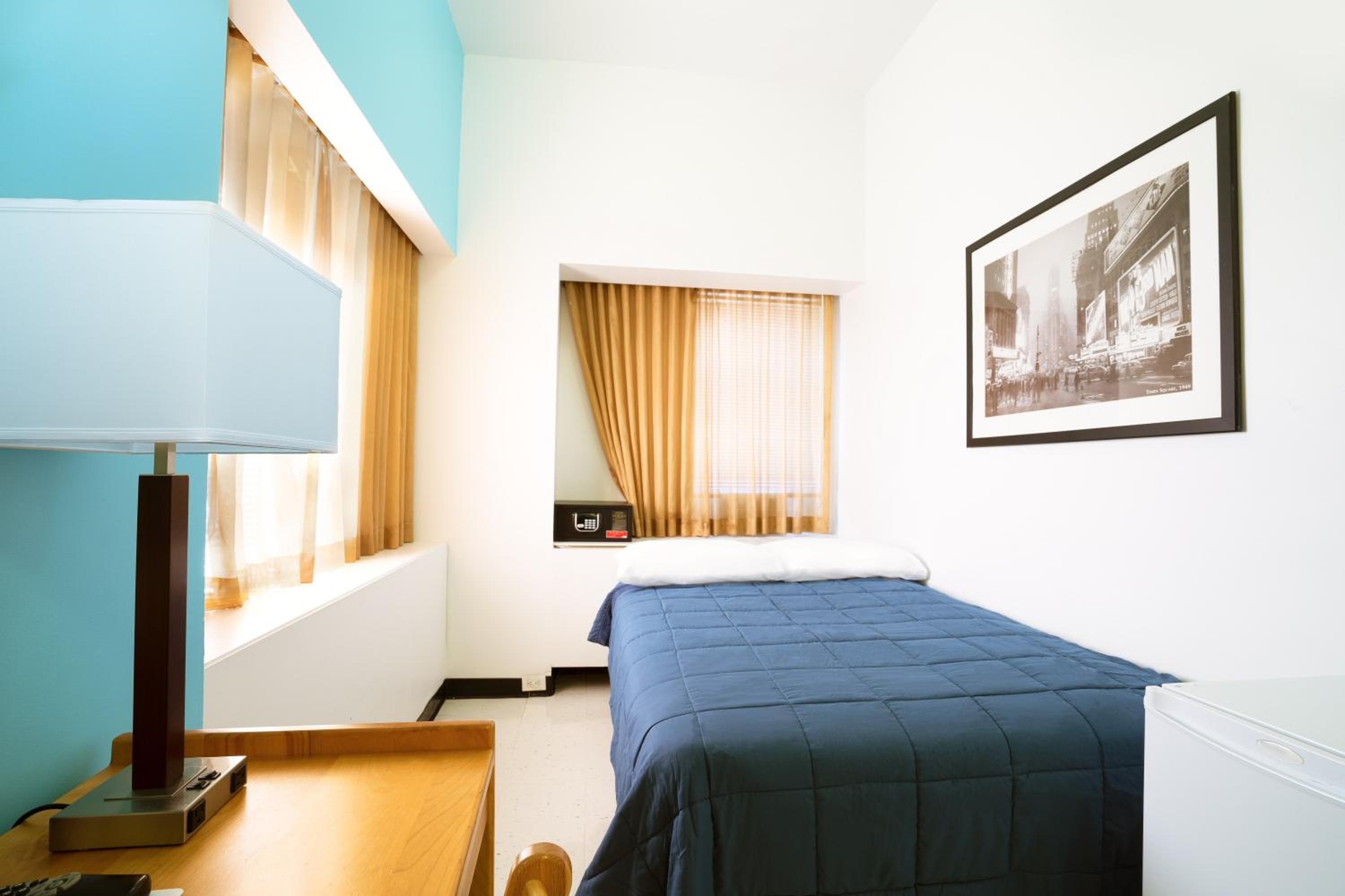 Deluxe Double Room with Private Bathroom photo 1