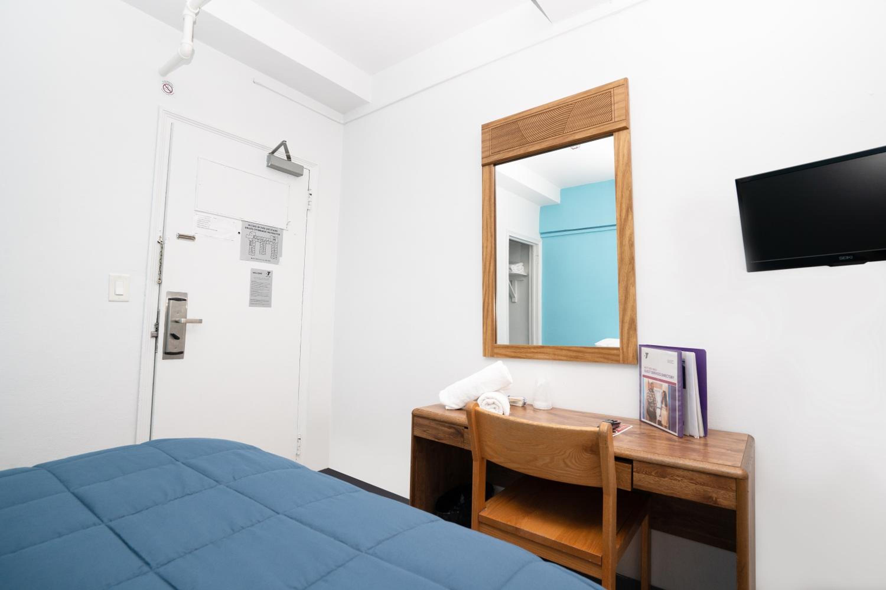 Private Double Room with Shared Bathroom photo 2