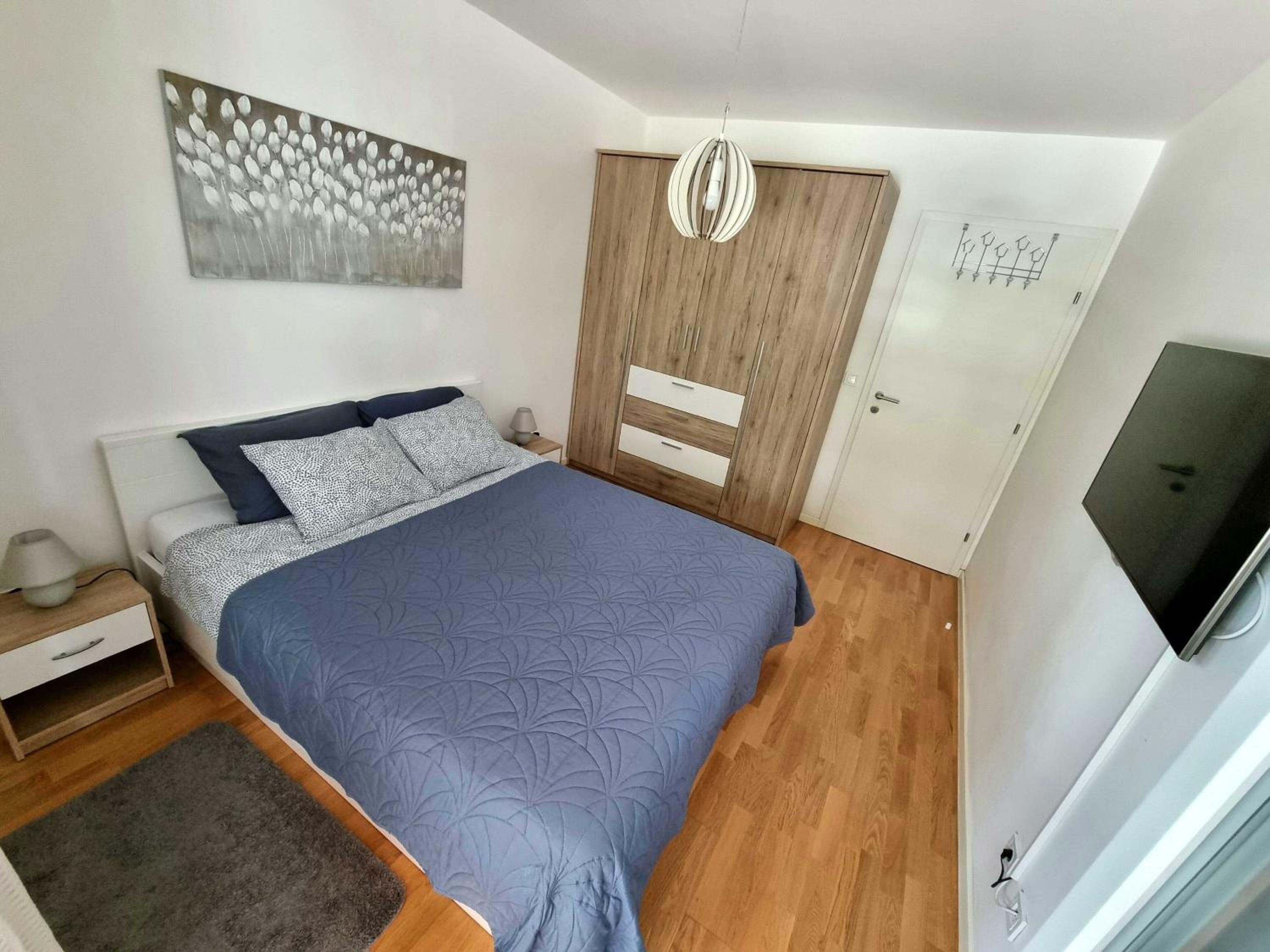 One-Bedroom Apartment - Photo 12