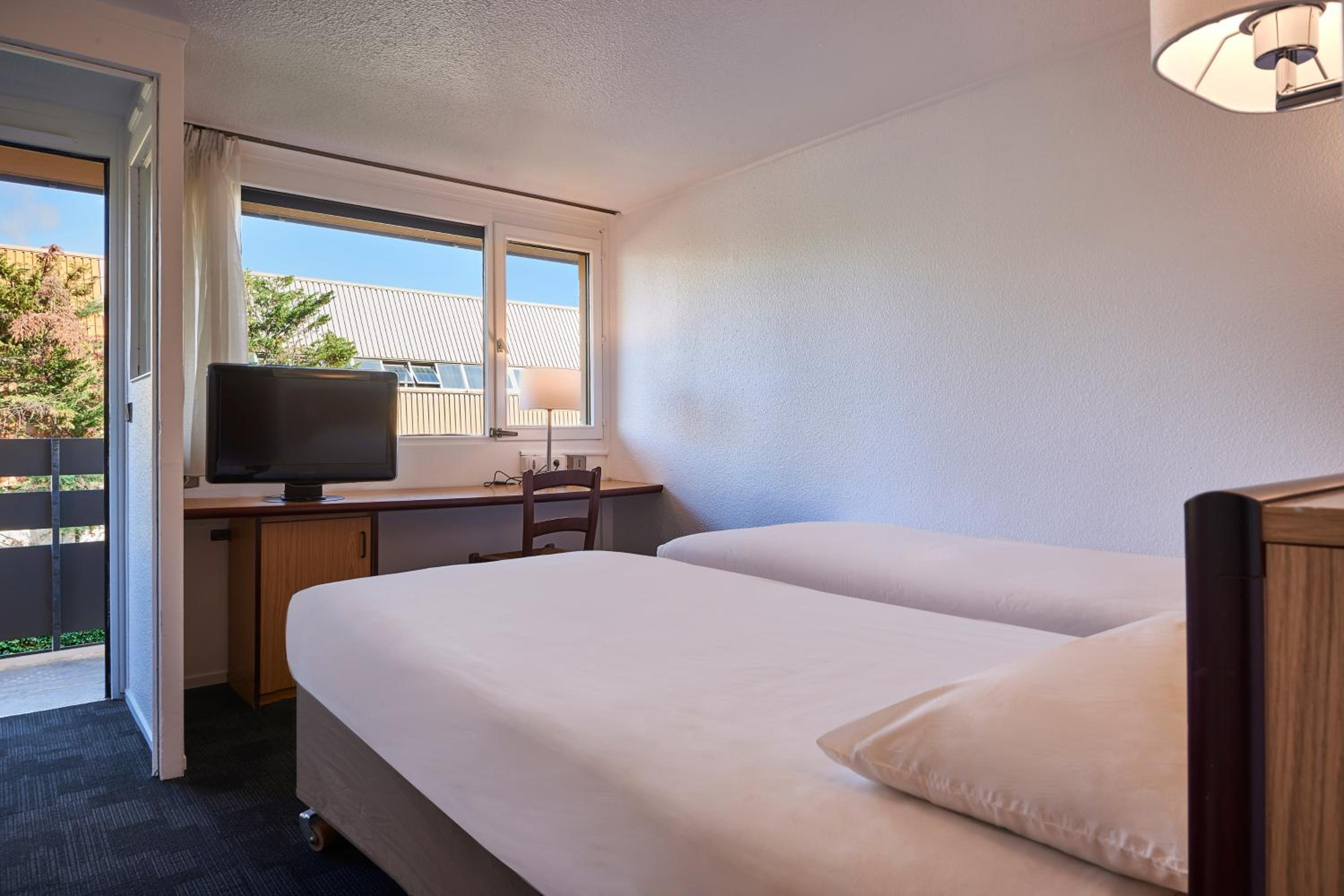 Twin Room - Photo 4