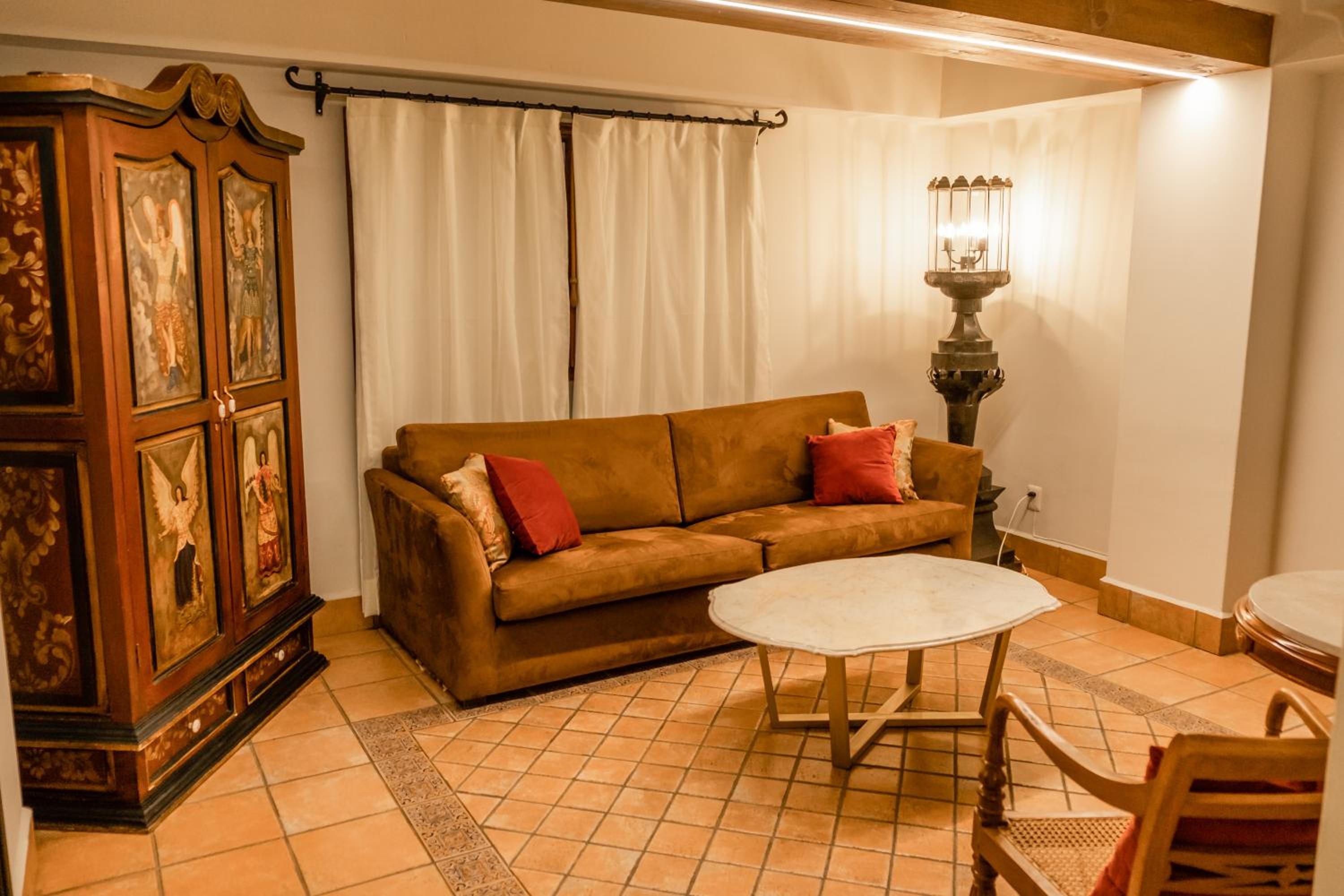 Suite - Photo 3