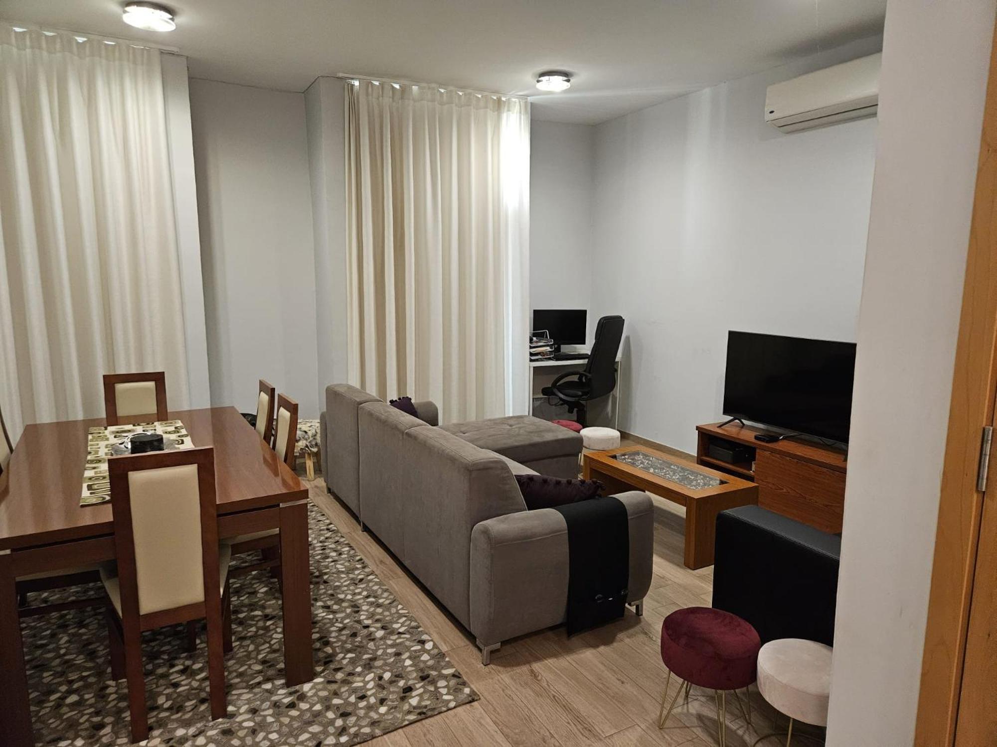 One-Bedroom Apartment photo 1