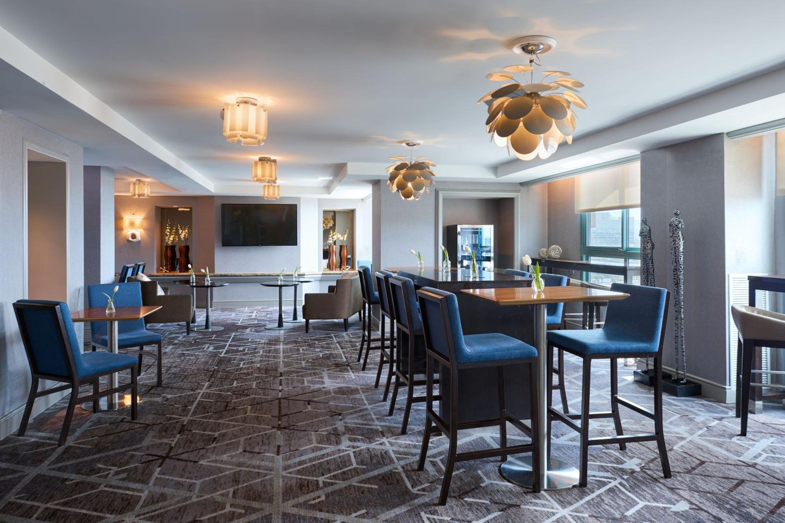 Club lounge access, Guest room, 2 Queen