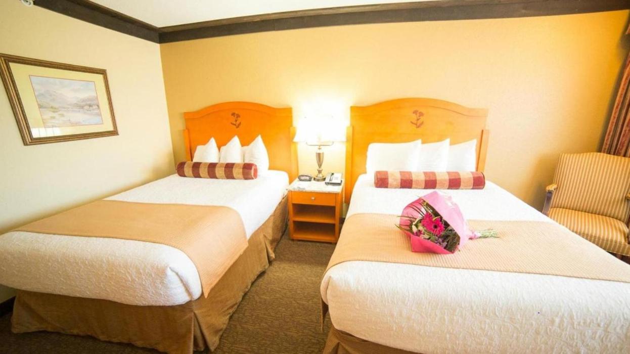 Double Room with Two Double Beds - Non-Smoking - Photo 3
