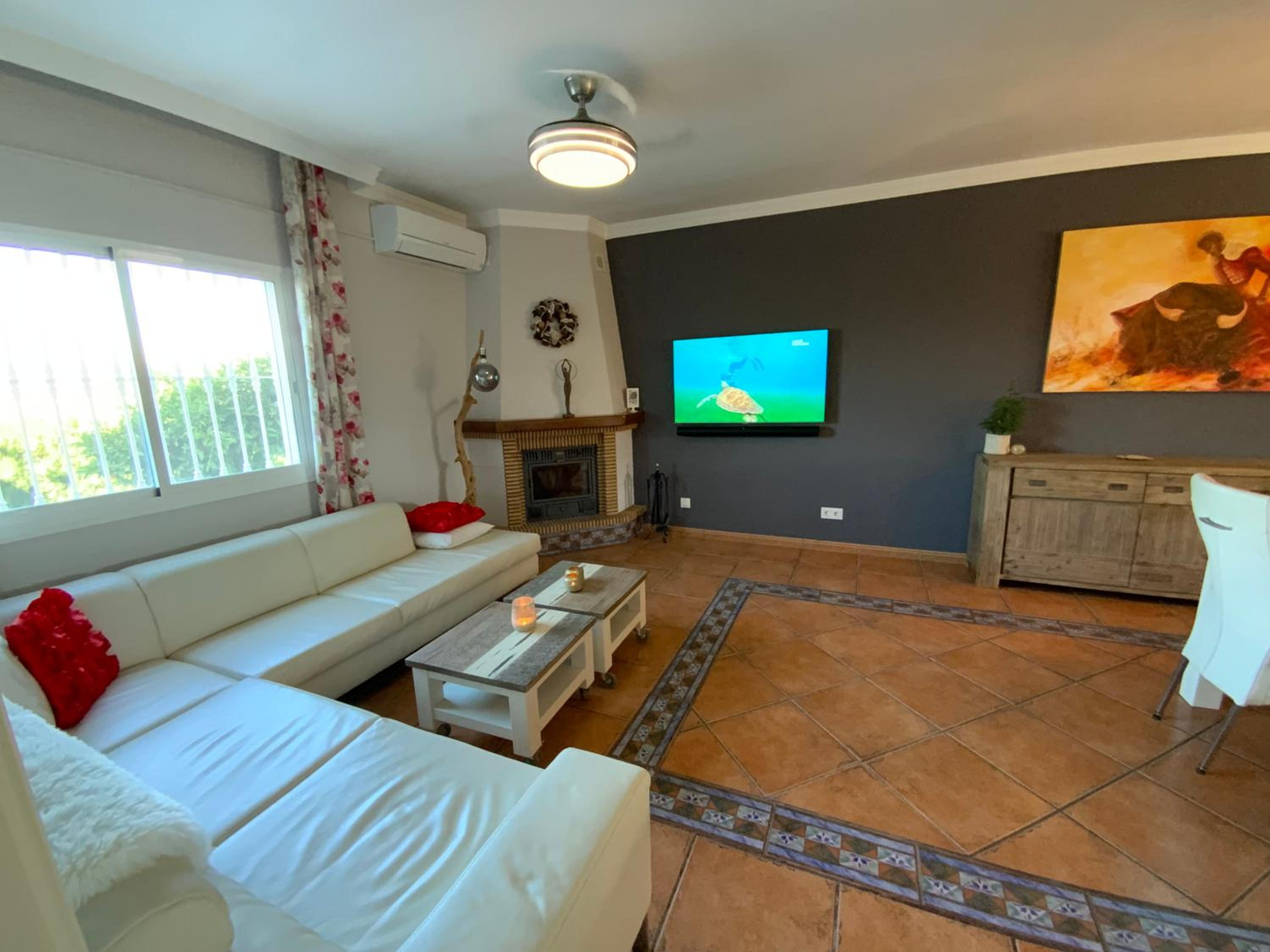 Three-Bedroom Villa photo 2