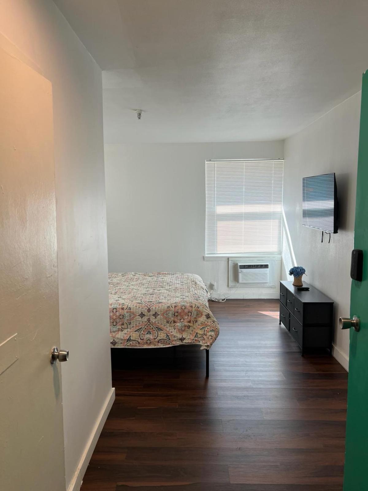 Standard Queen Room - Photo 1