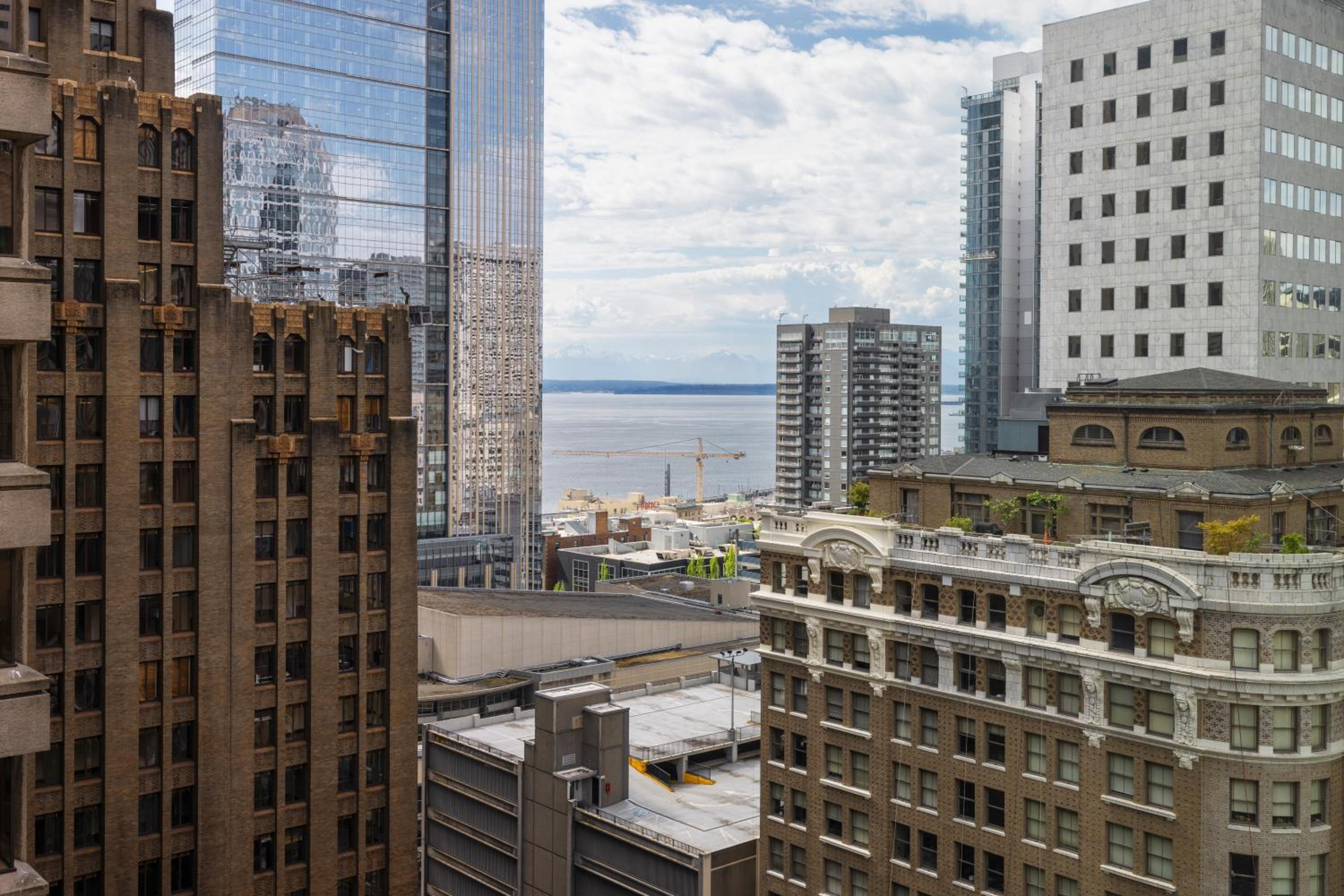 One-Bedroom King Suite with Bay View - Photo 3