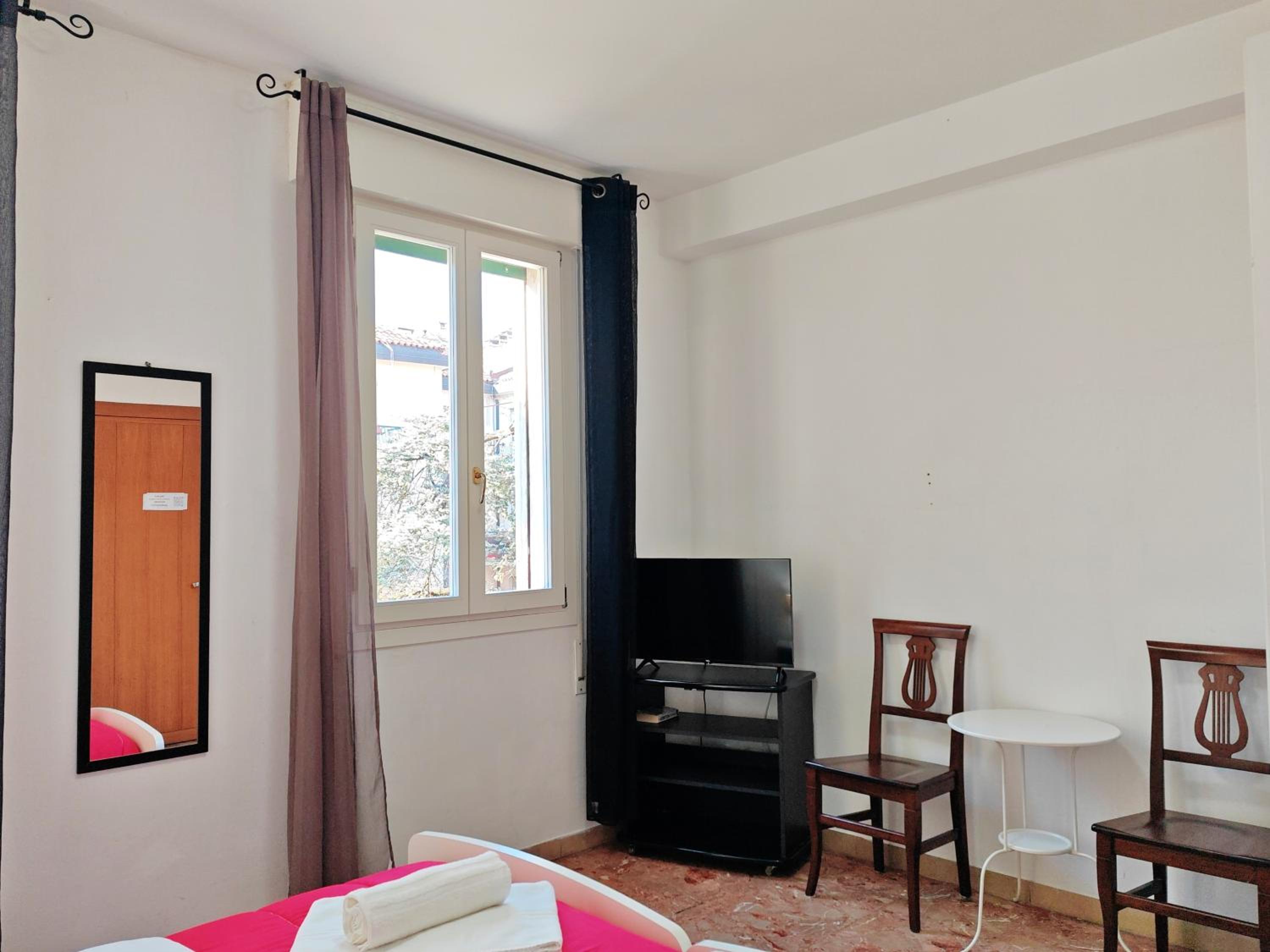 Double Room with Private External Bathroom photo 2