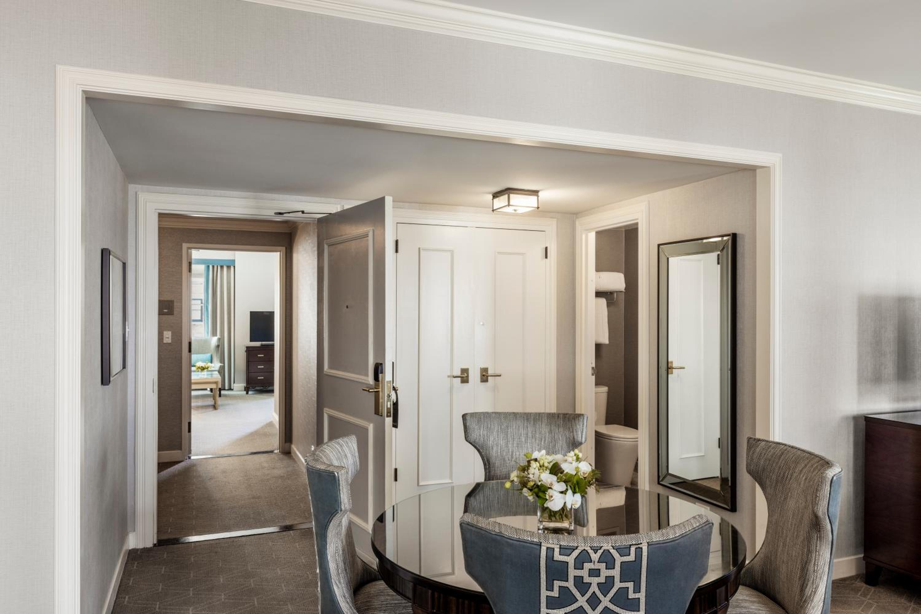 Grand One-Bedroom King Suite - Photo 4