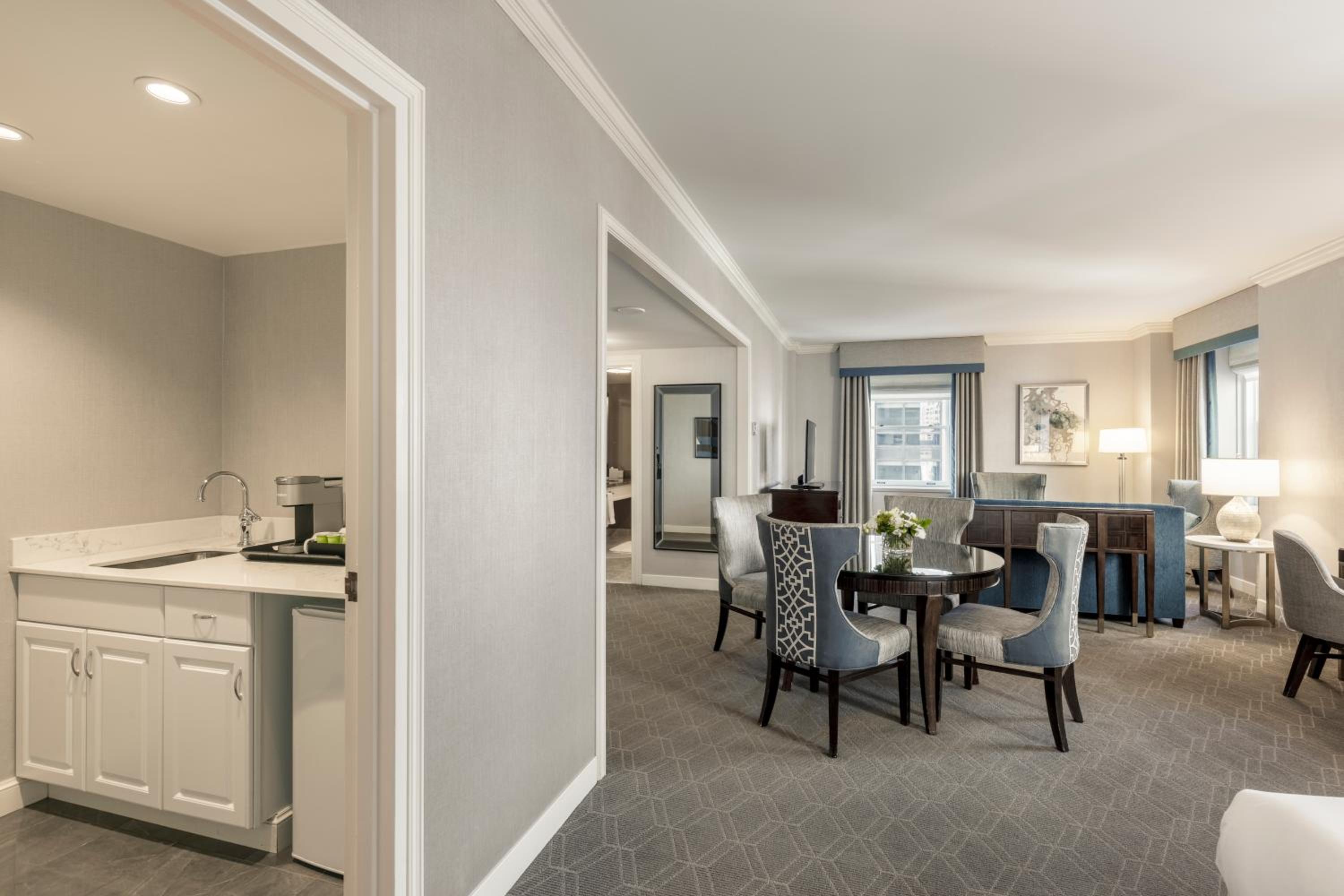 Grand One-Bedroom King Suite - Photo 3