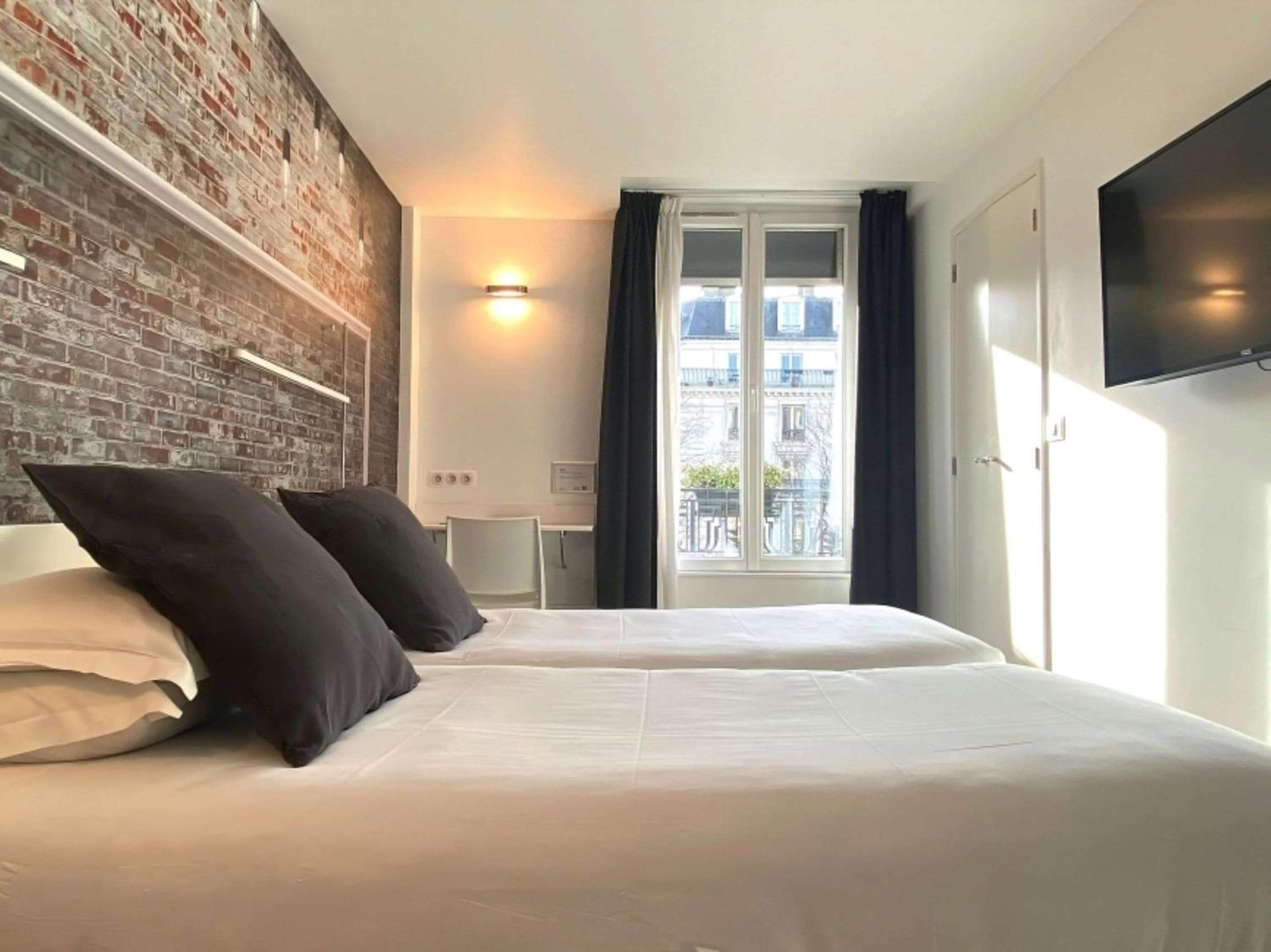 Classic Twin Room thumbnail 6