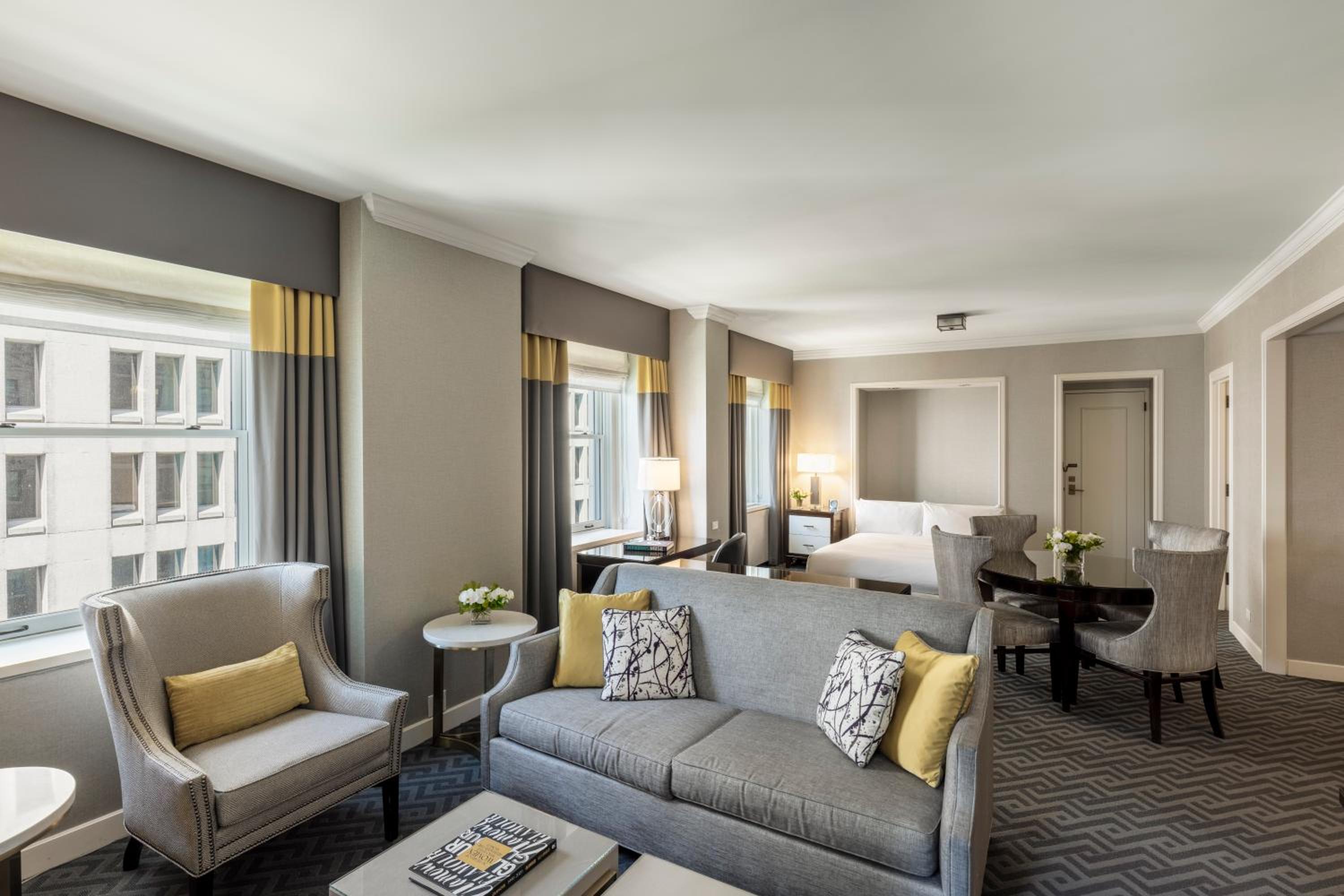 Signature Grand One Bedroom Suite With One King Room And Mini Bar