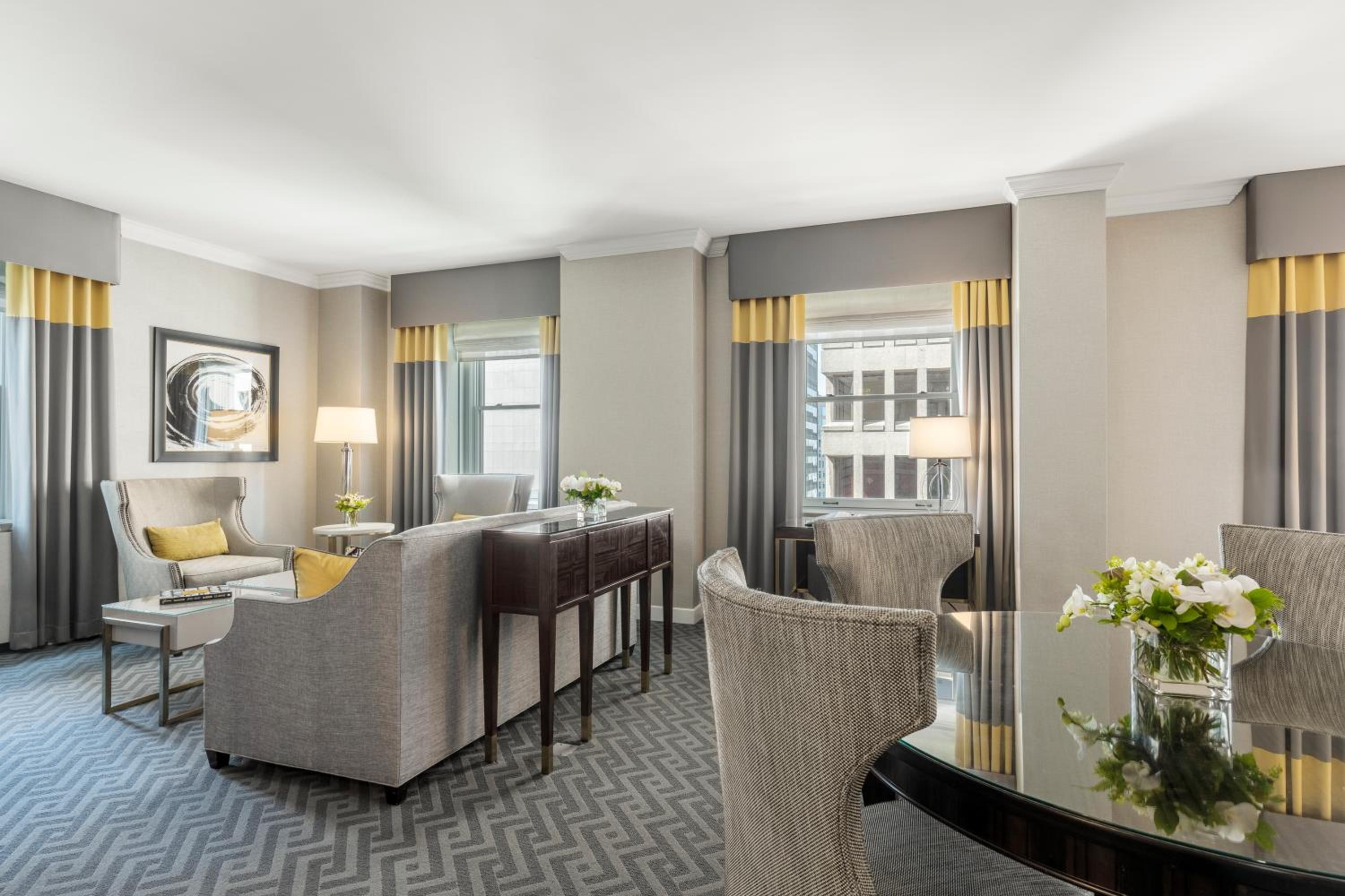 Signature Grand One Bedroom Suite With One King Room And Mini Bar
