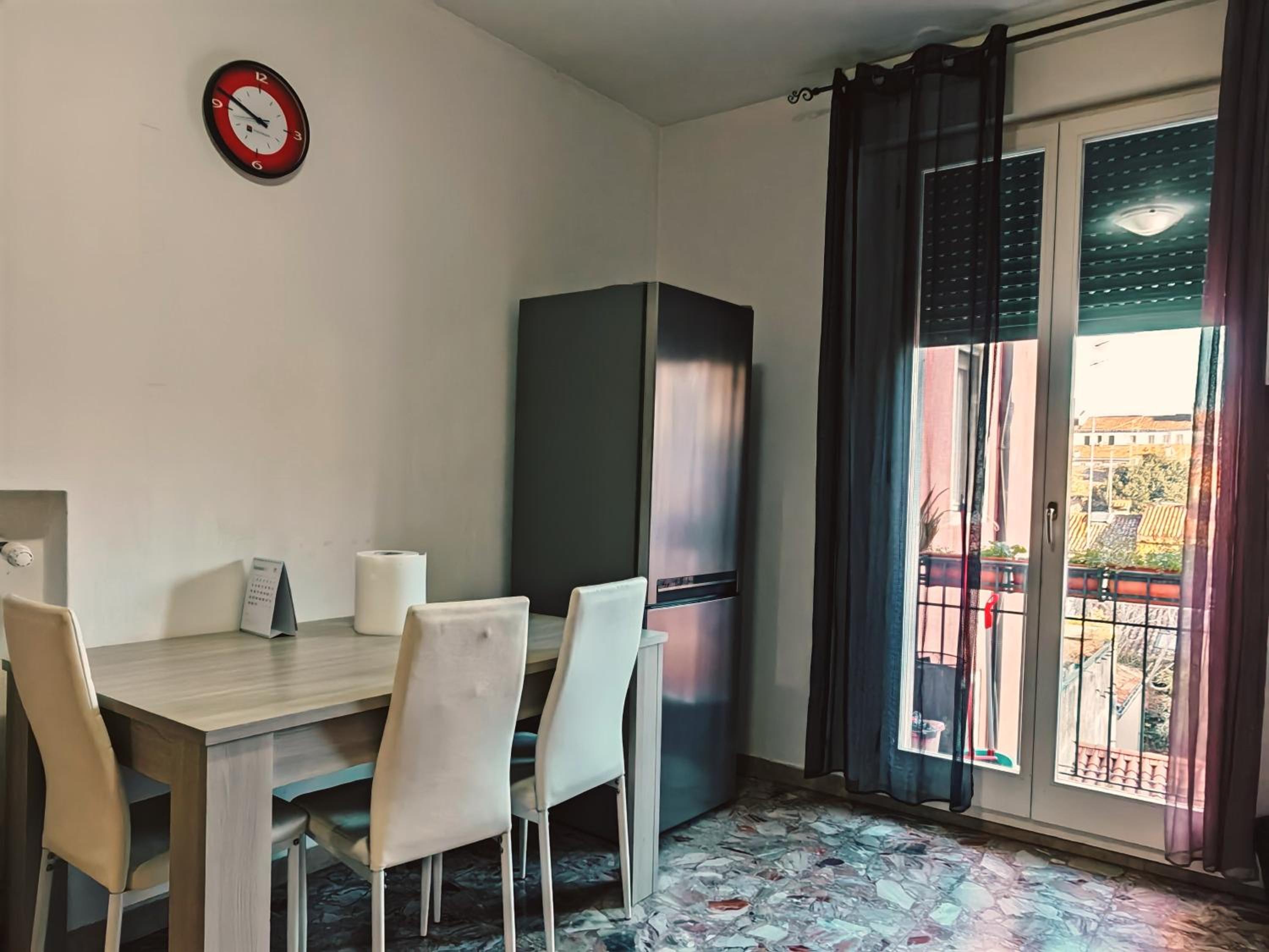 Double Room with Shared Bathroom photo 3