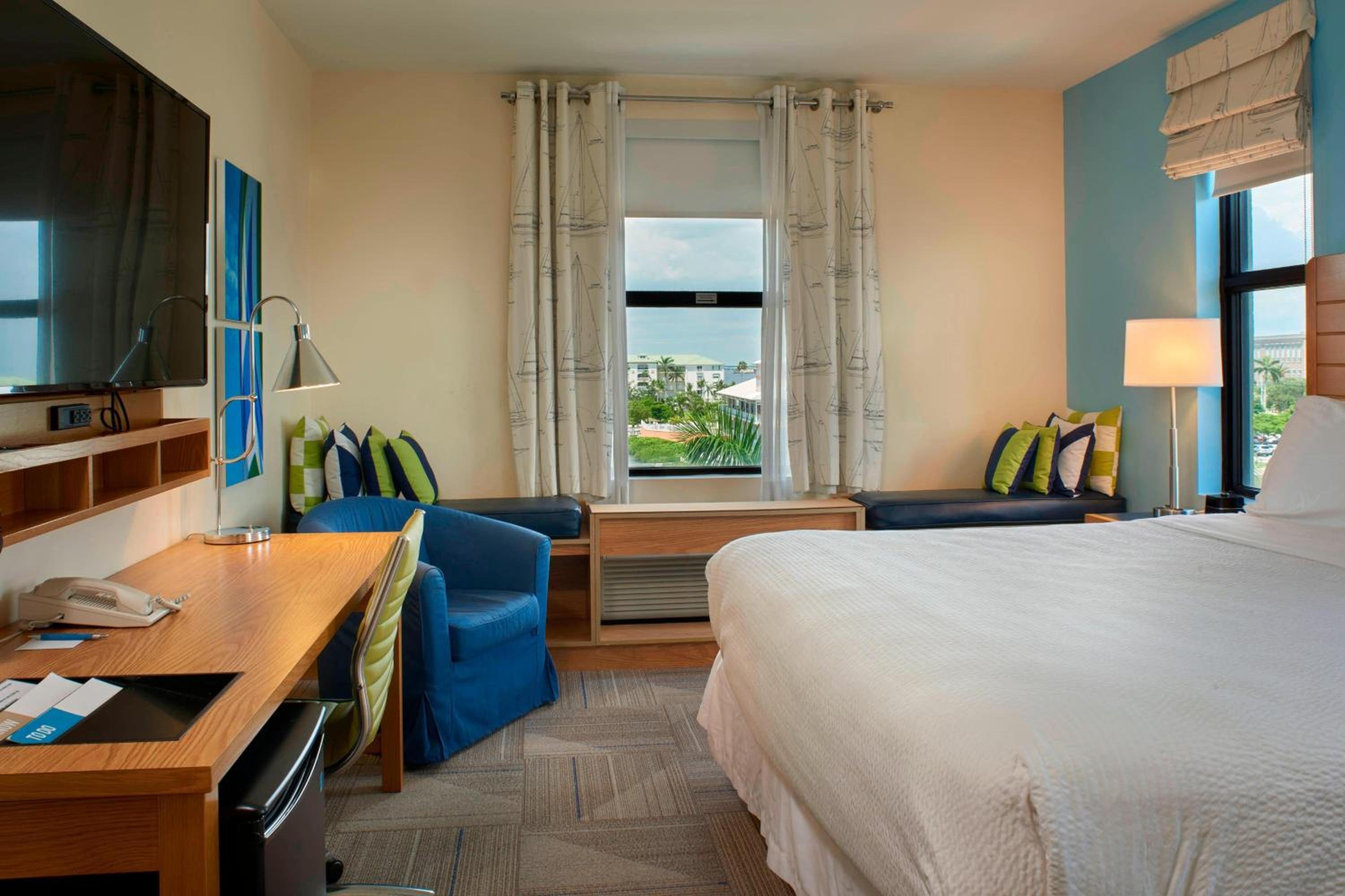 Corner King Room - Photo 2
