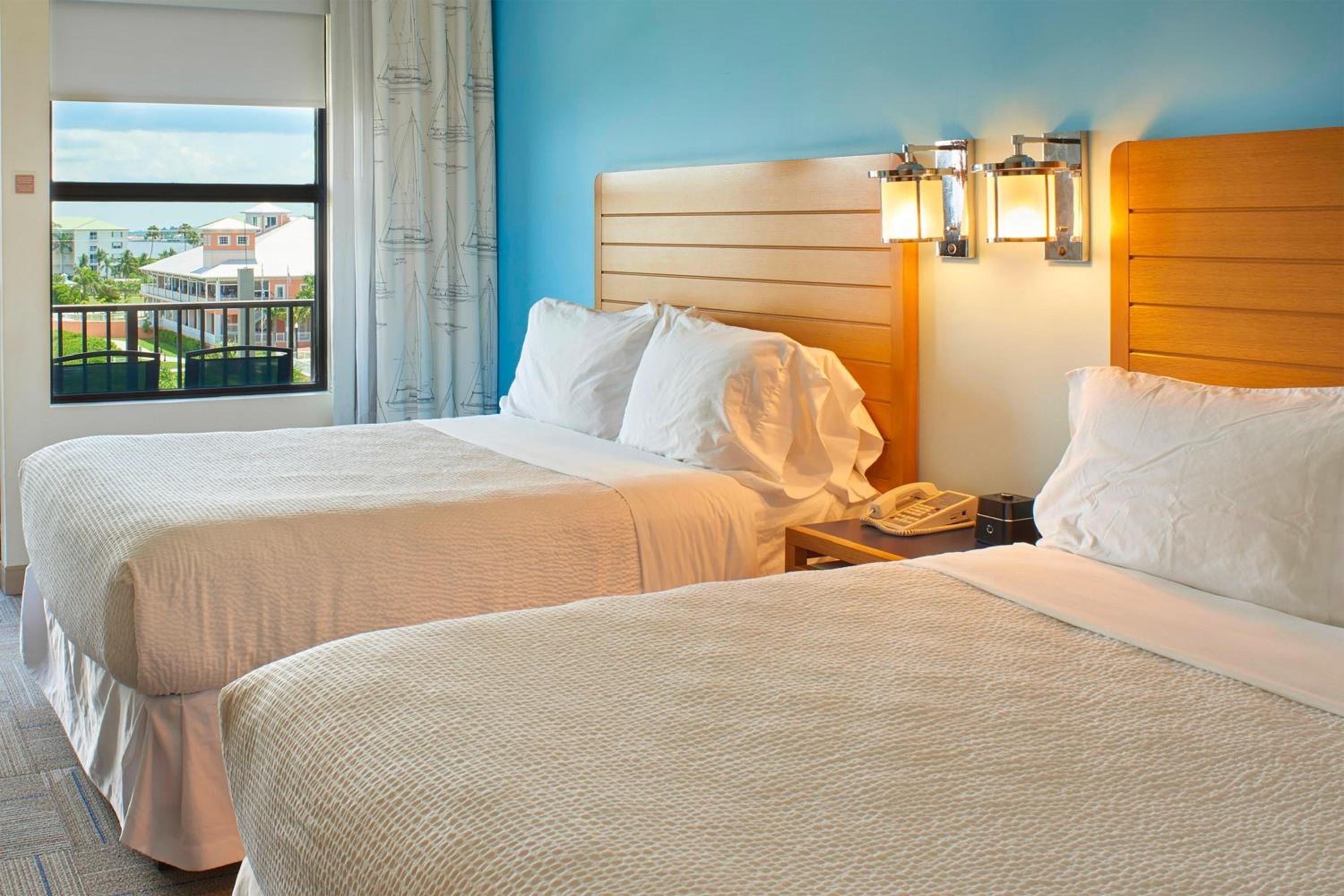 Queen Room with Two Queen Beds - Photo 5
